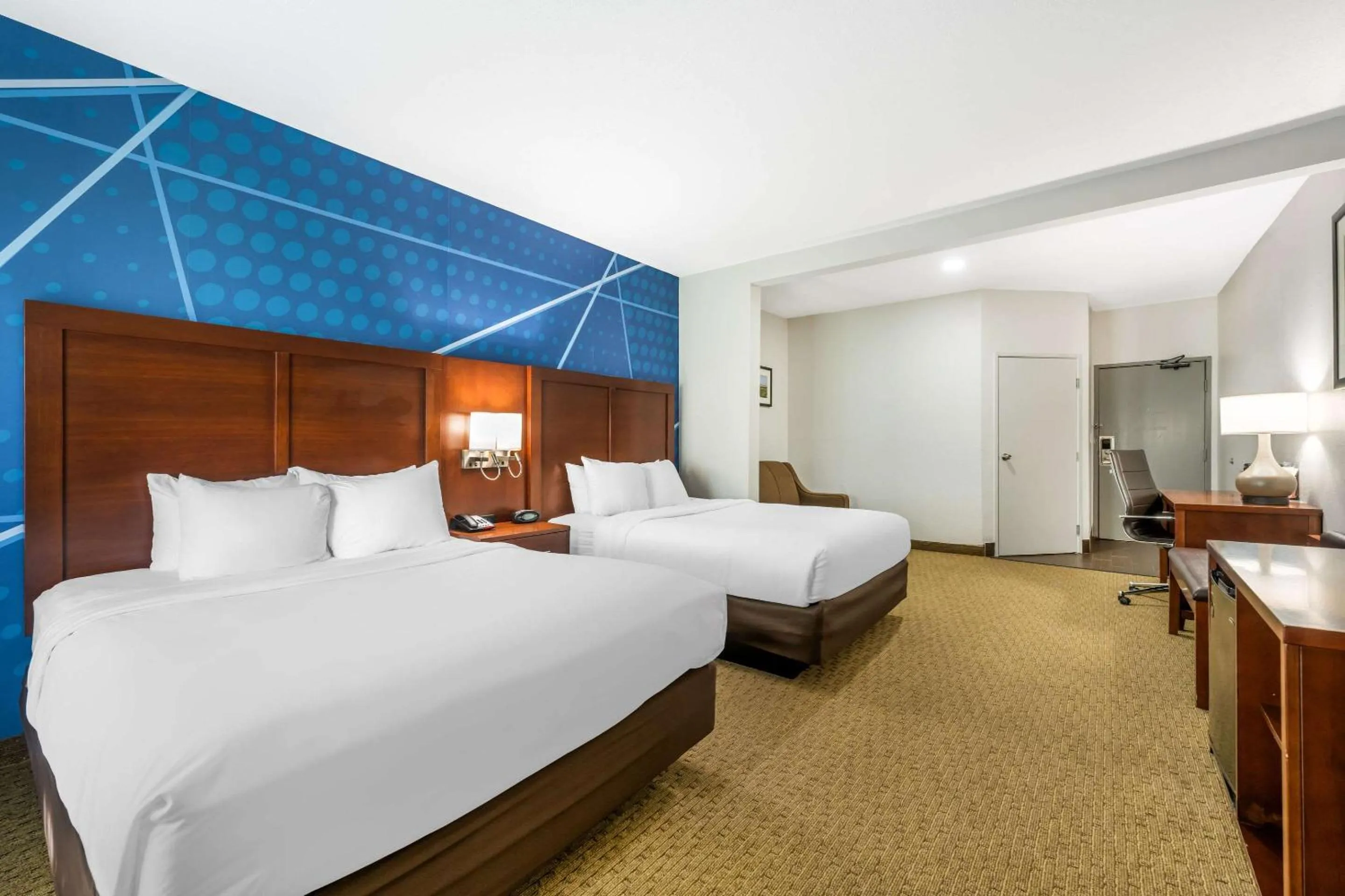 Bedroom, Bed in Comfort Suites Omaha East-Council Bluffs