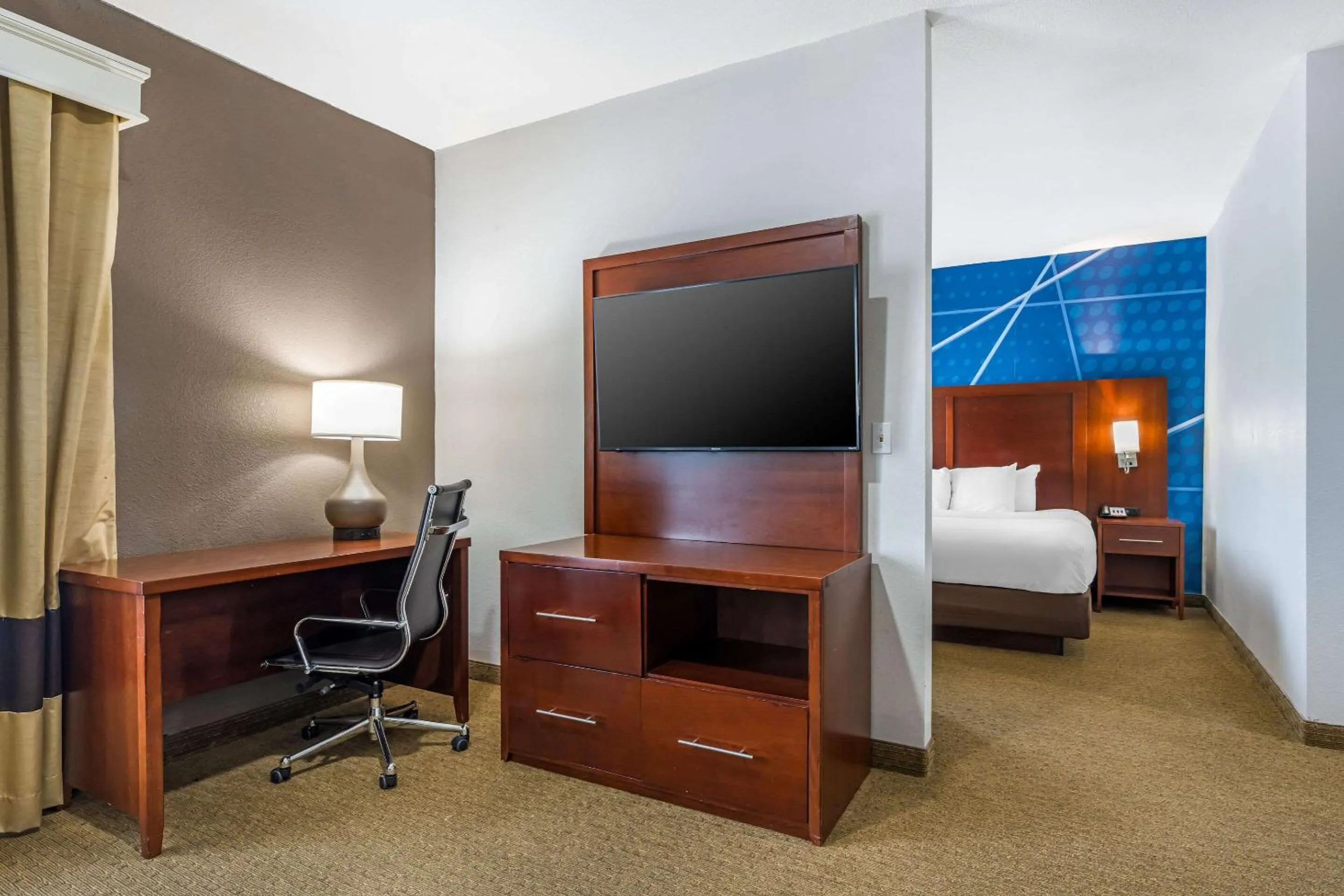 Bedroom, Bed in Comfort Suites Omaha East-Council Bluffs