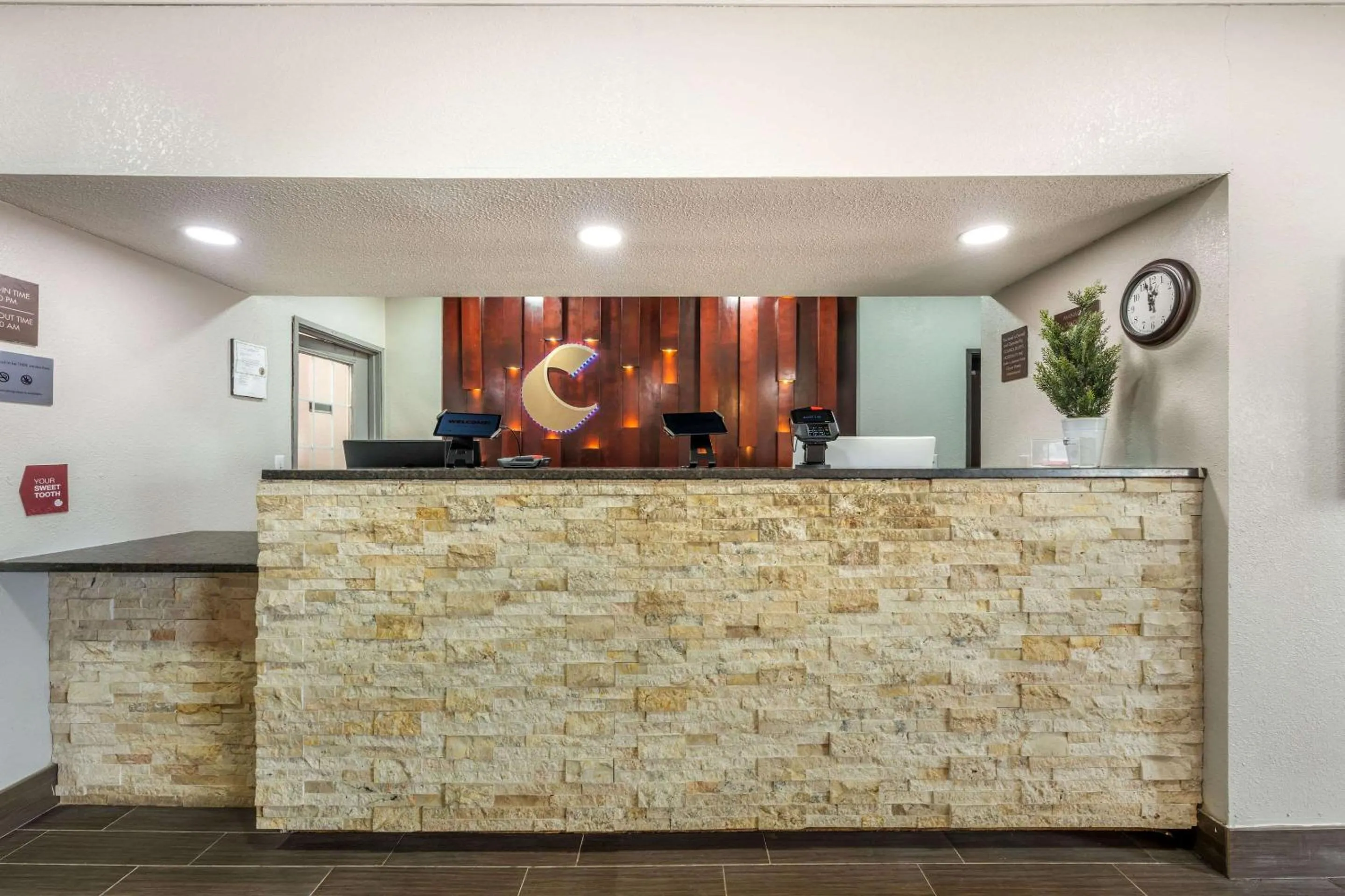 Lobby or reception in Comfort Suites Omaha East-Council Bluffs