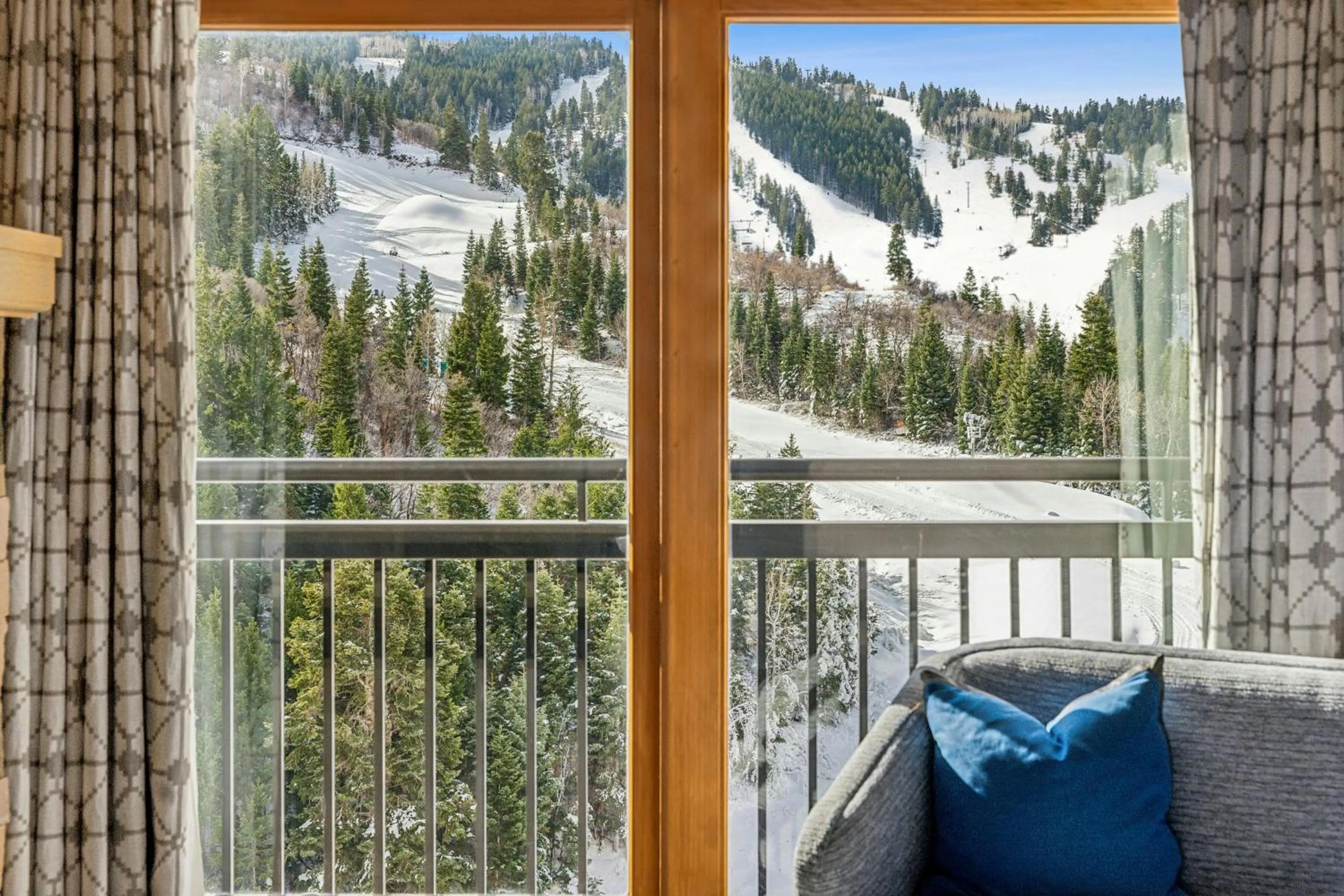 Photo of the whole room in St. Regis Deer Valley