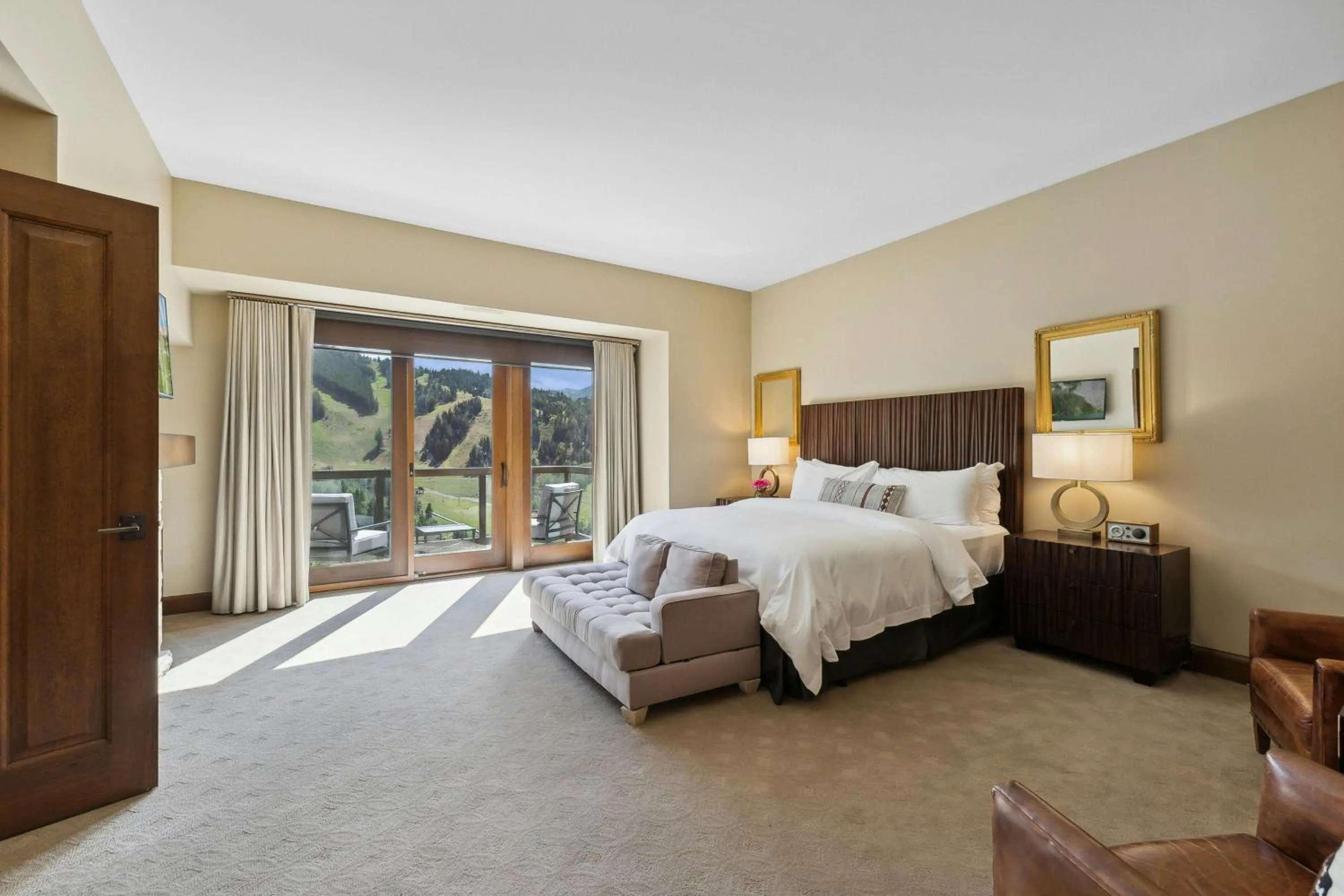 Photo of the whole room, Bed in St. Regis Deer Valley
