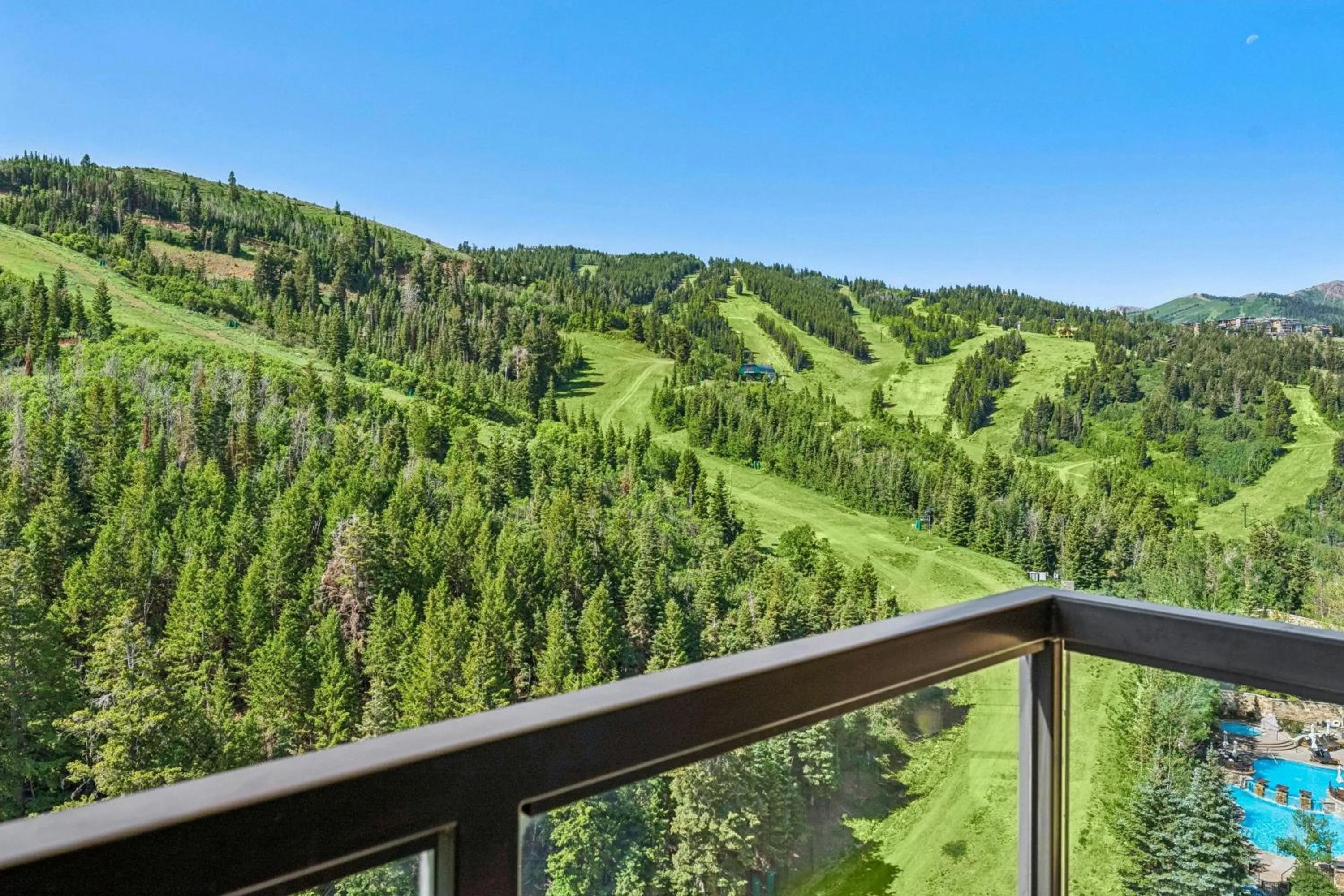 Photo of the whole room in St. Regis Deer Valley