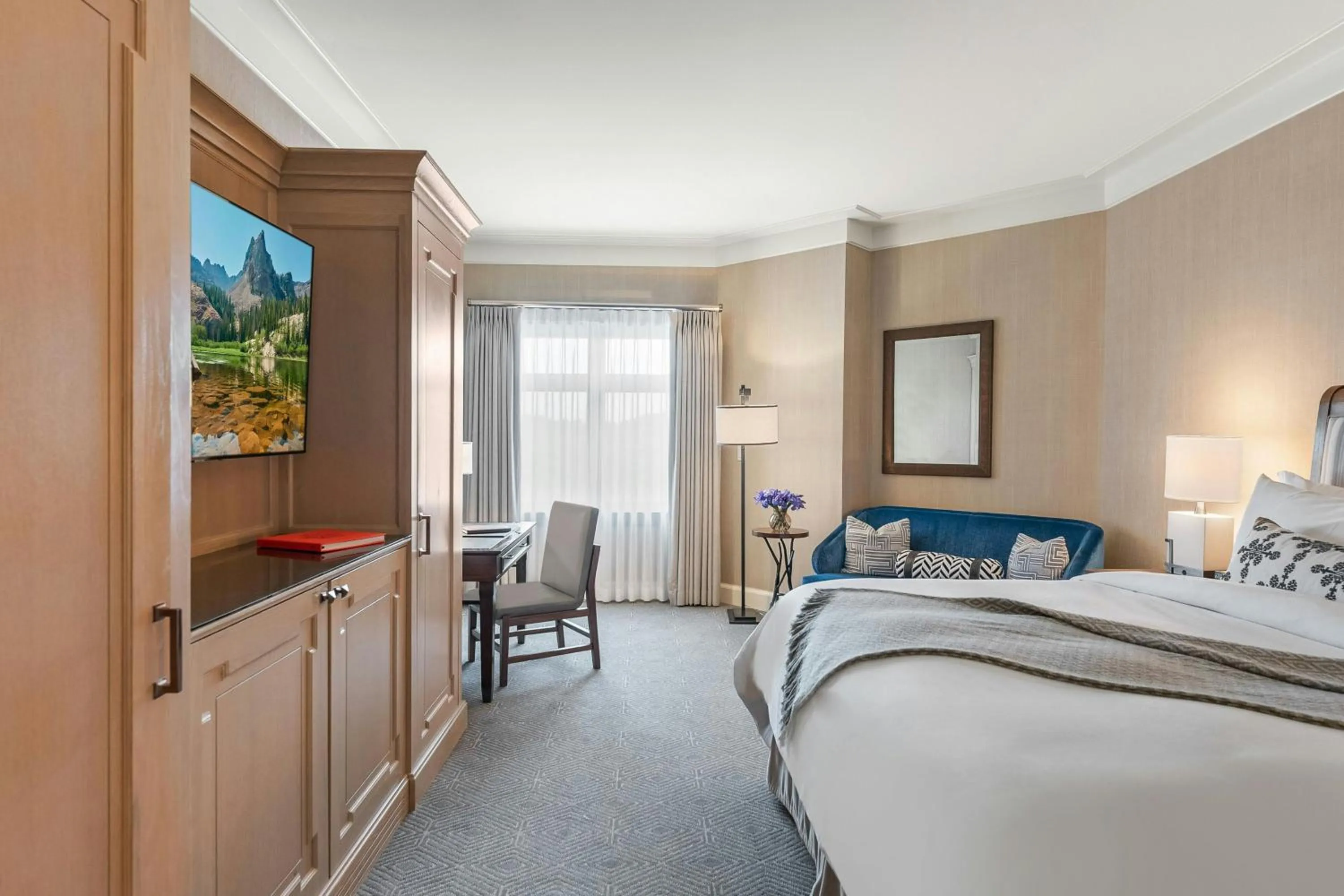 Photo of the whole room, Bed in St. Regis Deer Valley