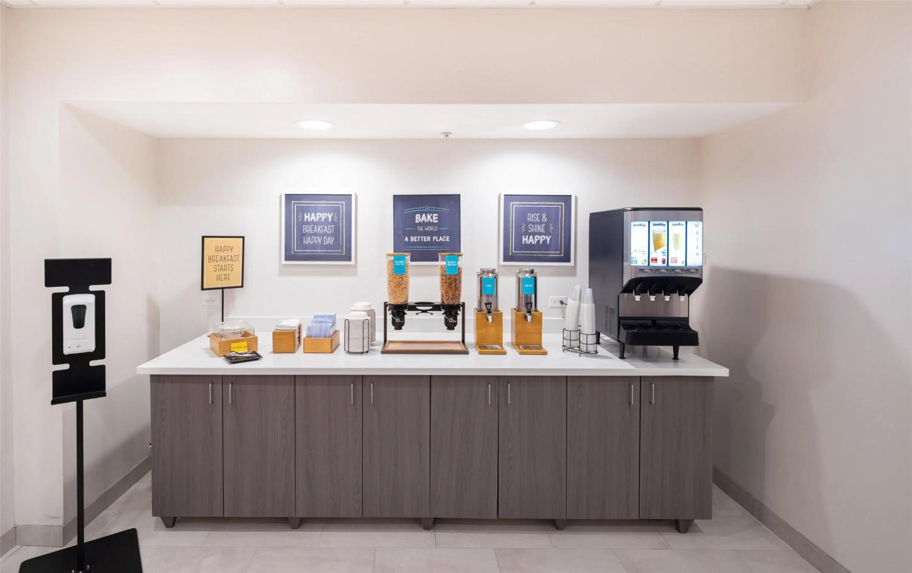 Breakfast in Hampton Inn & Suites by Hilton Seattle/Kent