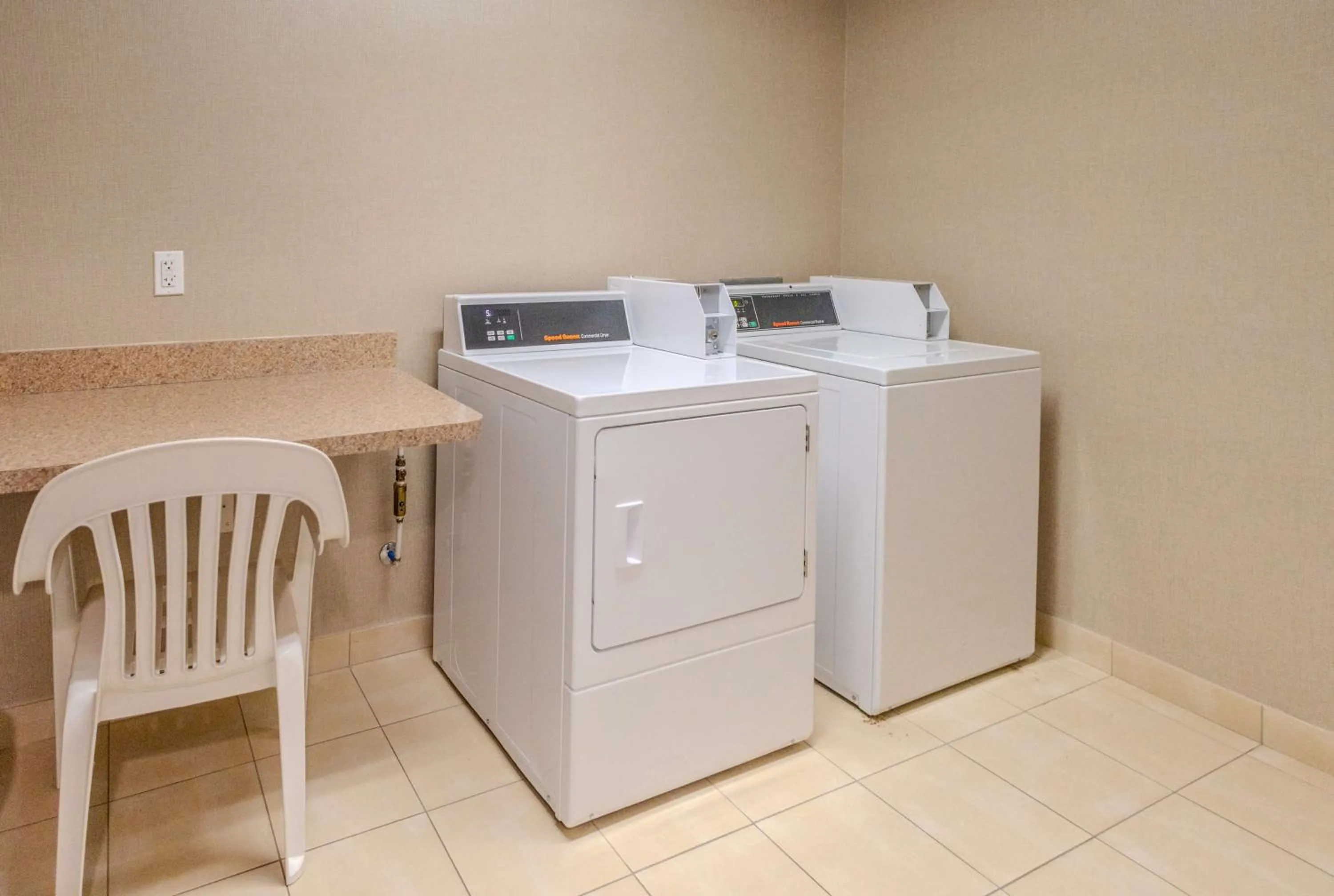 laundry in Hampton Inn & Suites by Hilton Seattle/Kent
