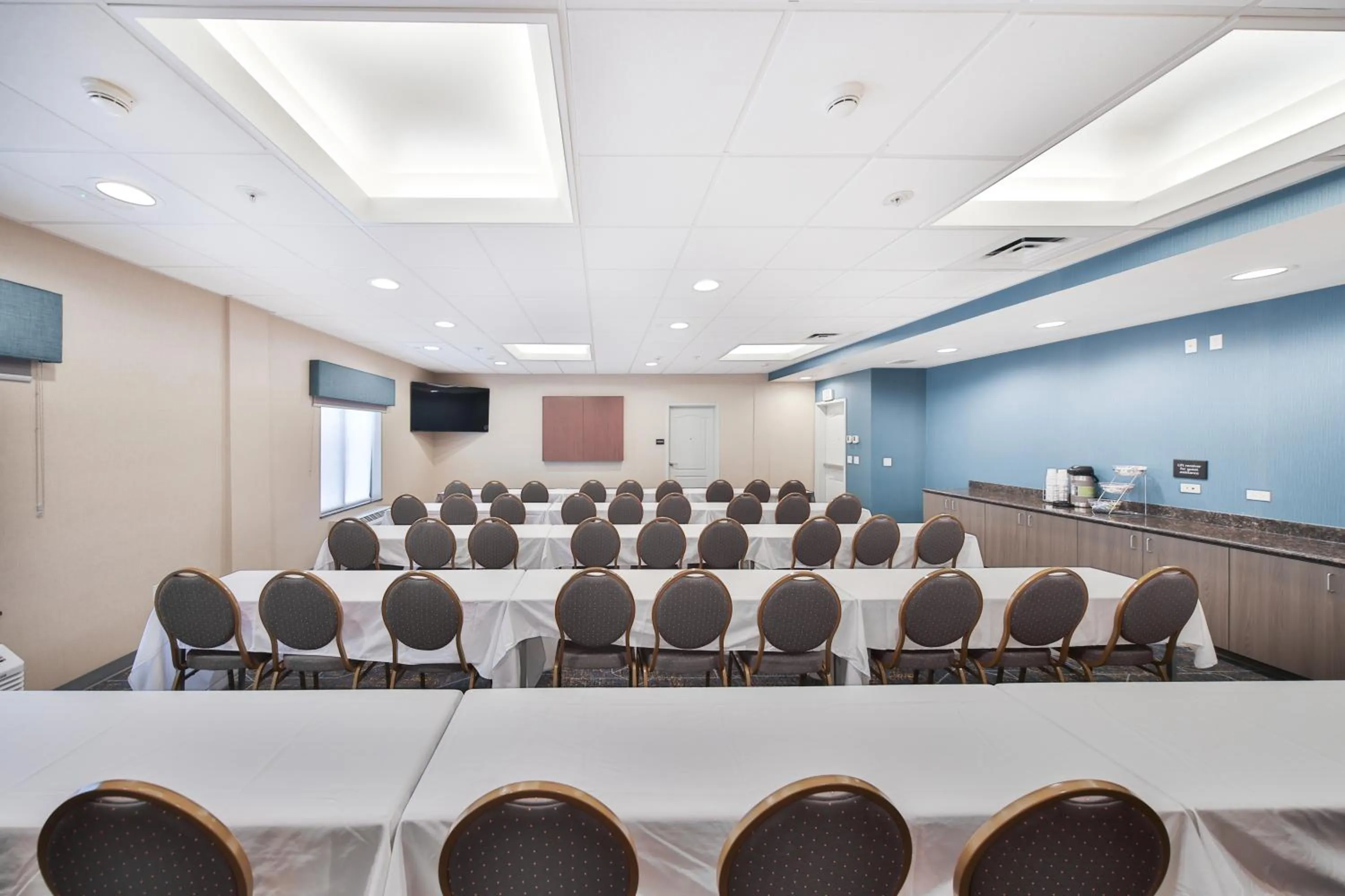 Meeting/conference room in Hampton Inn & Suites by Hilton Seattle/Kent