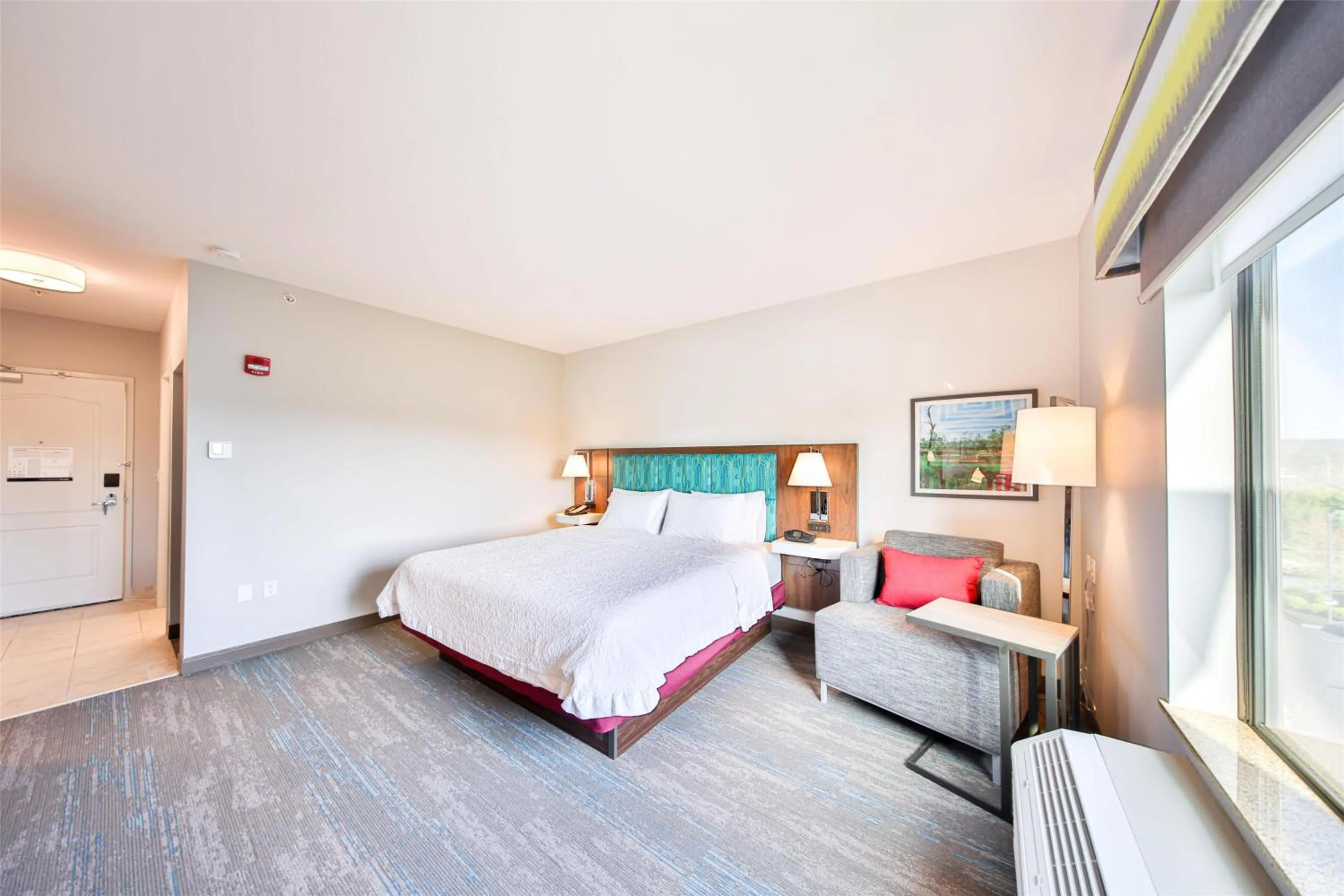 Bed in Hampton Inn & Suites by Hilton Seattle/Kent