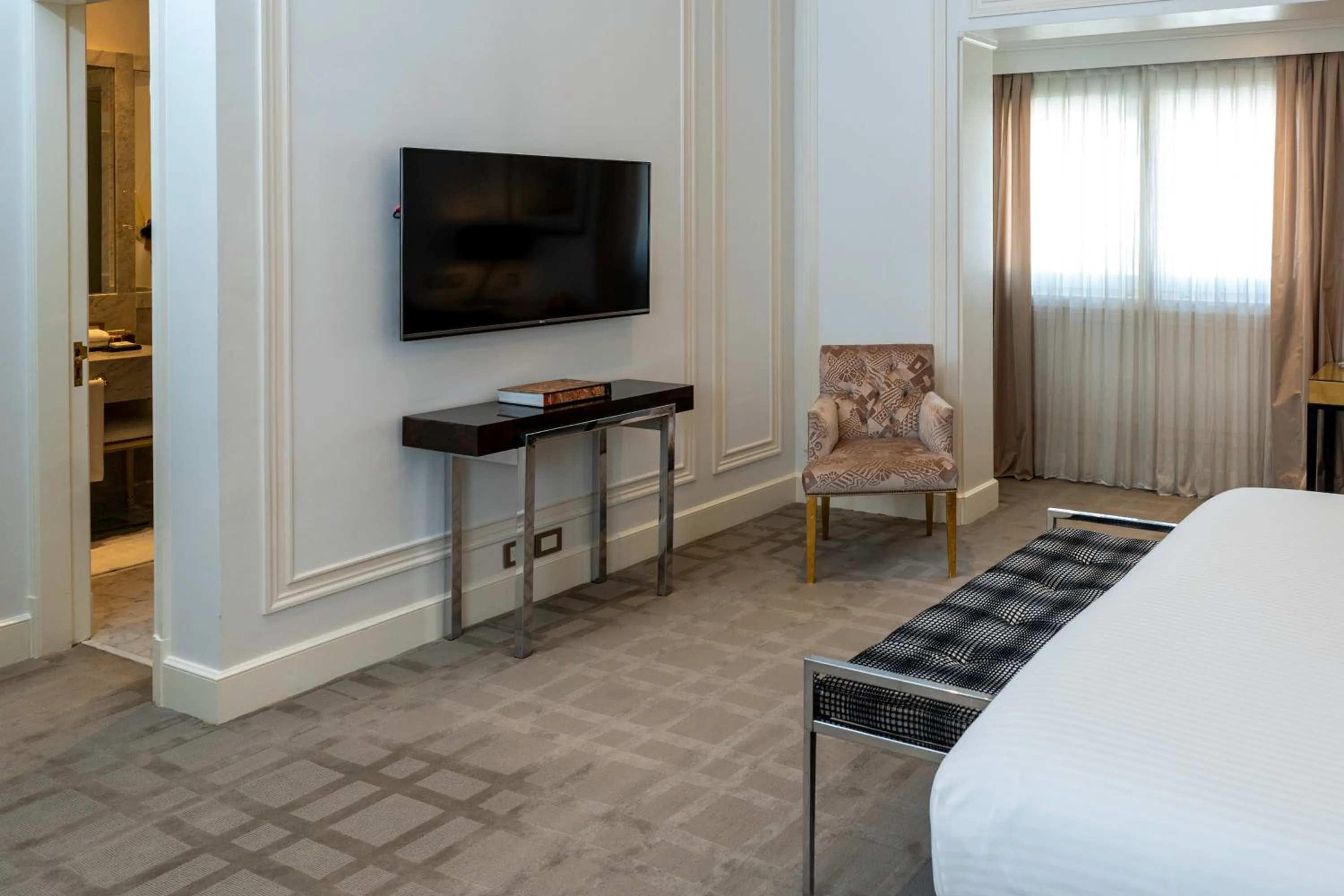 Photo of the whole room, Bed in Alvear Palace Hotel - Leading Hotels of the World