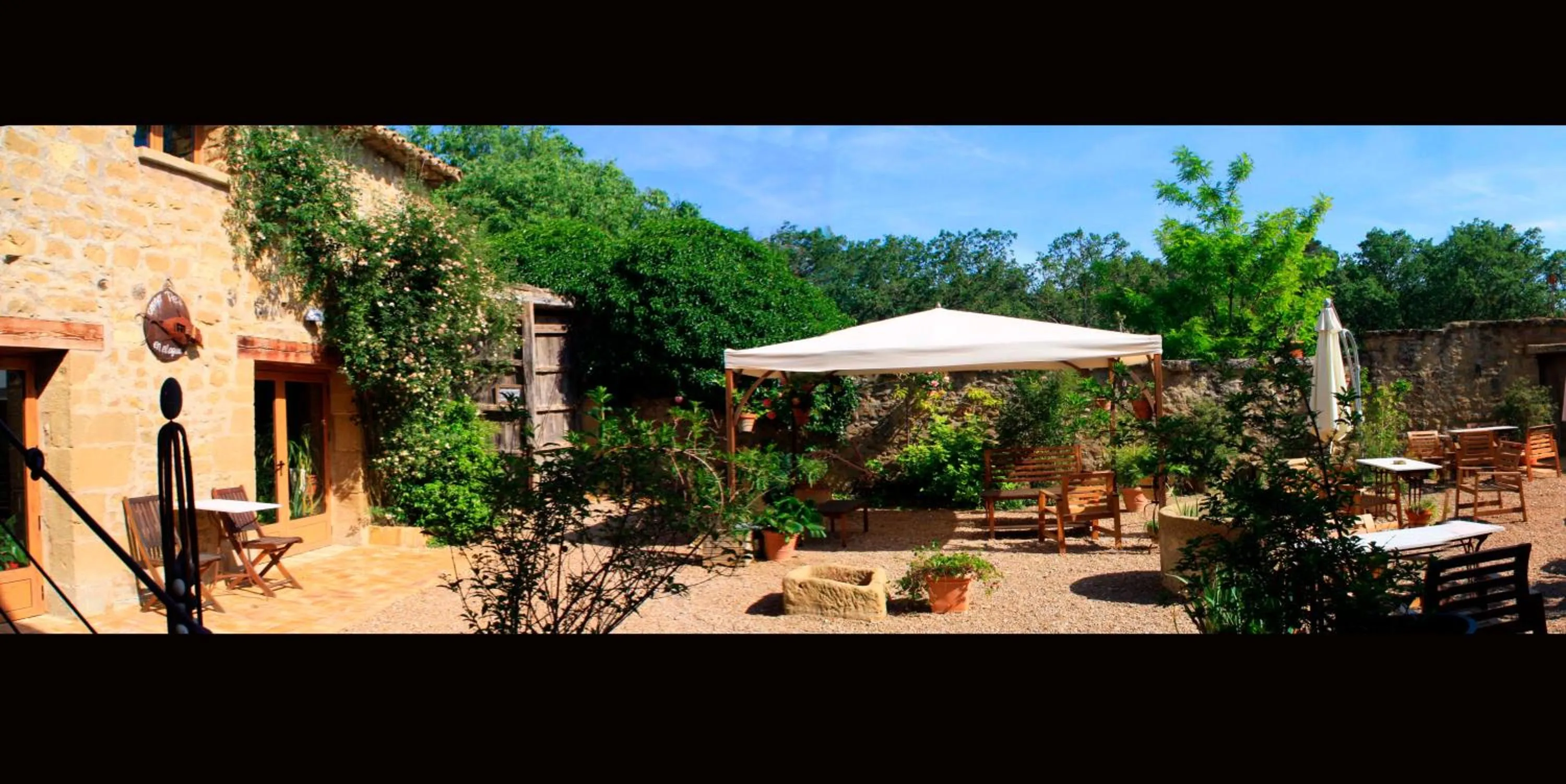 Facade/entrance in El Corral De Concilio