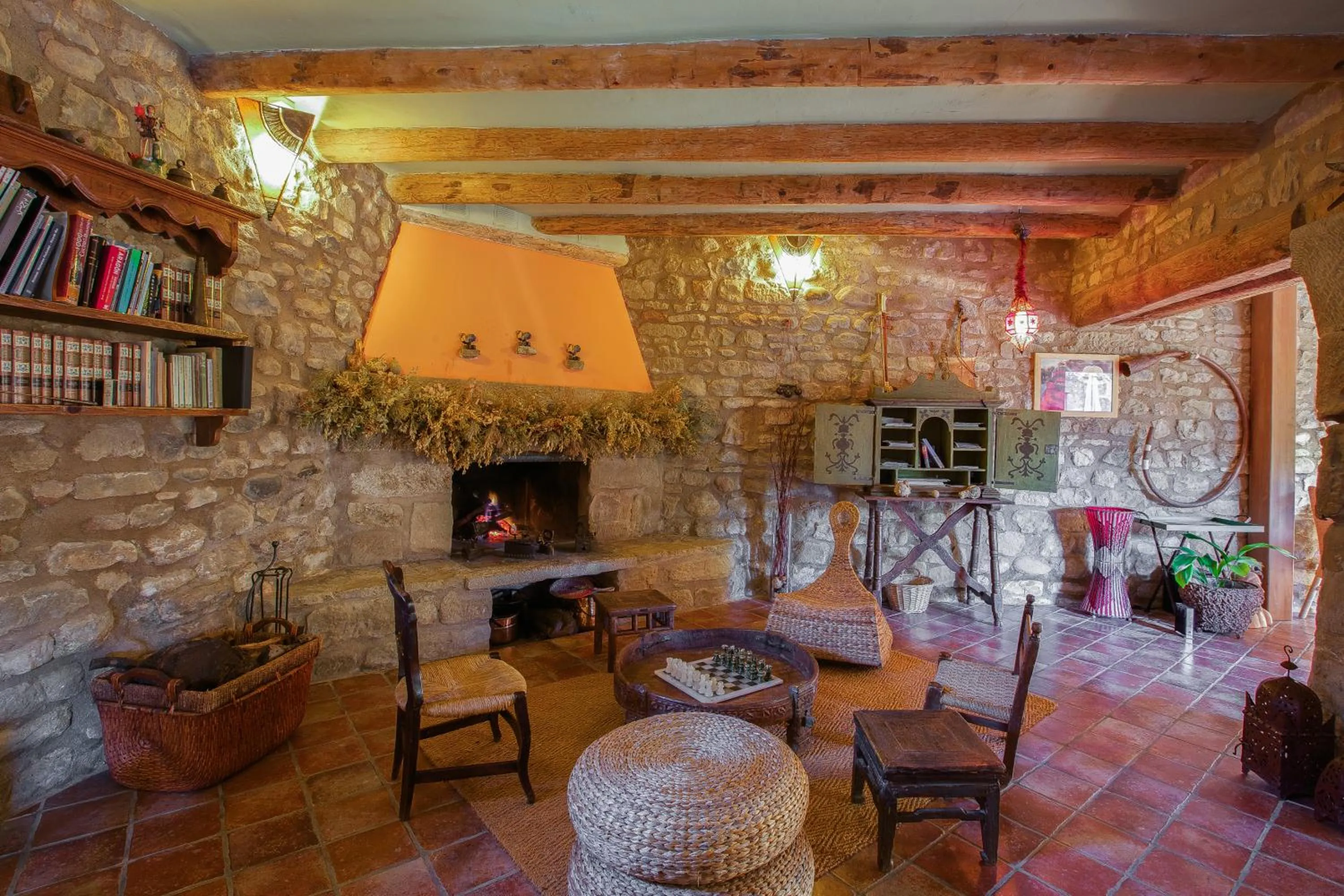 Library in El Corral De Concilio