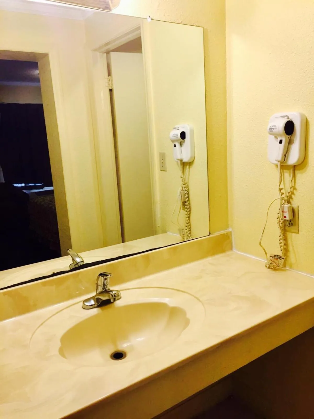 Bathroom in Ross Motel