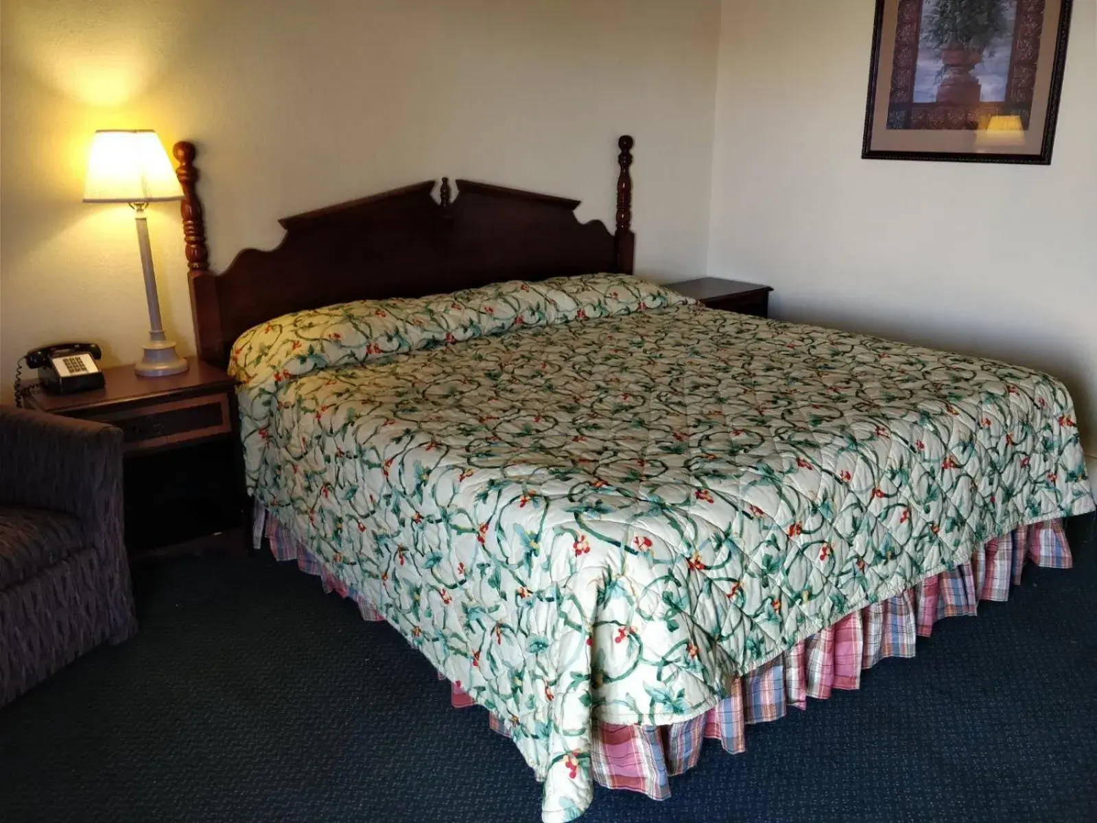 Standard King Room in Ross Motel Standard King Room in Ross Motel