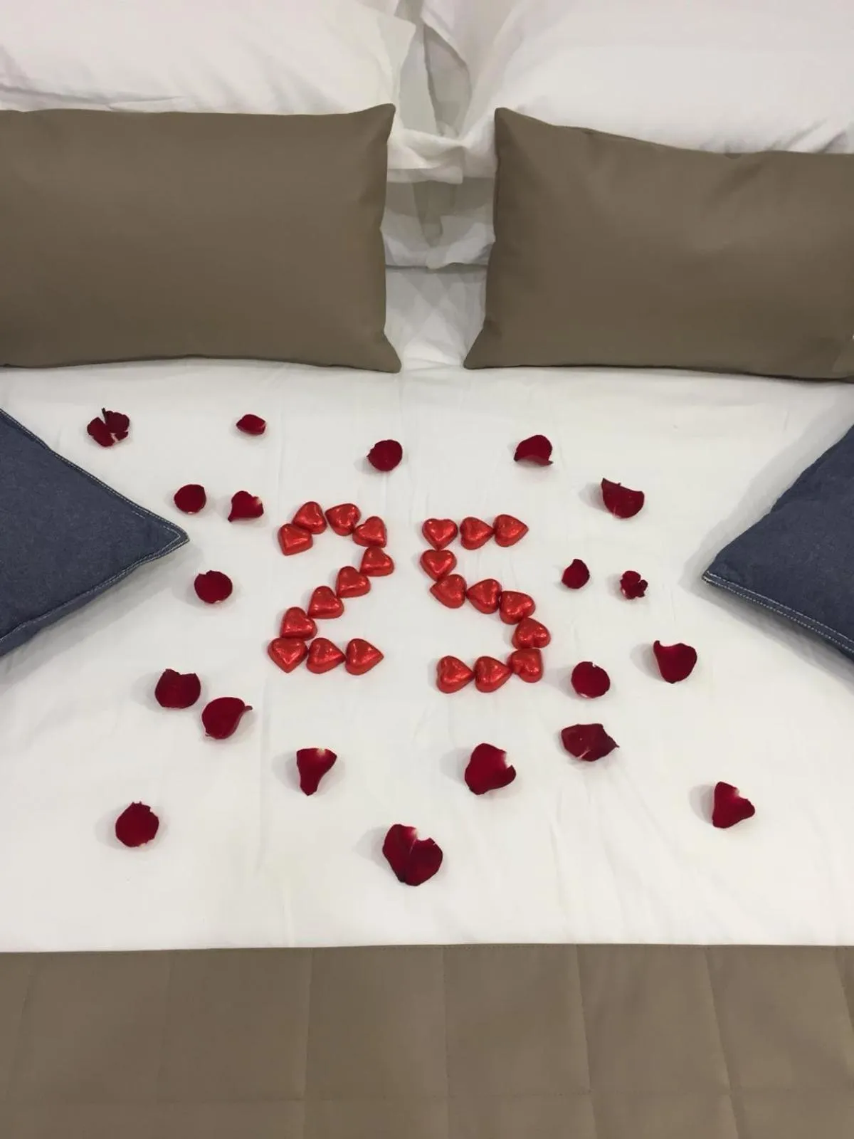 Decorative detail, Bed in Merulana Holidays