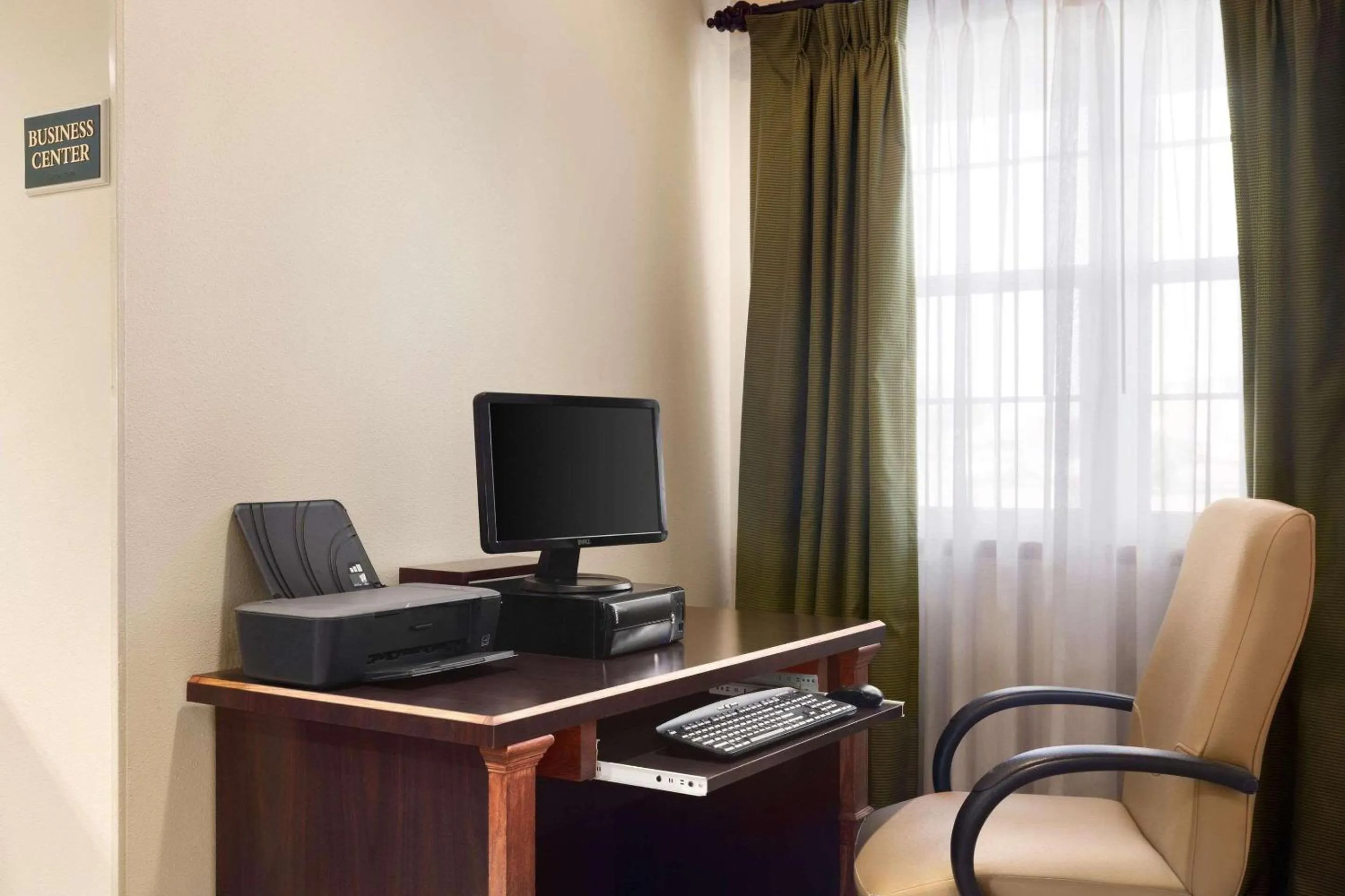 Business facilities in Country Inn & Suites by Radisson, Kearney, NE