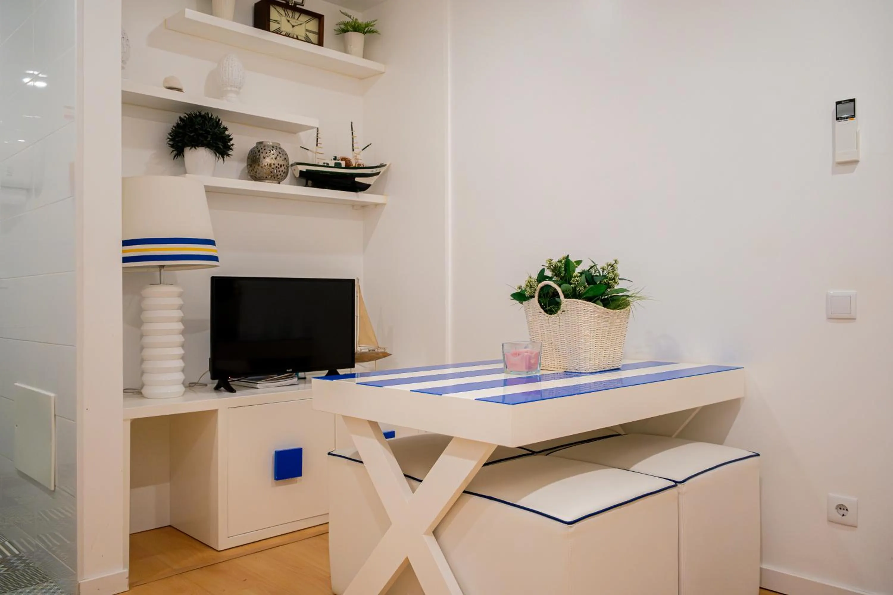 Communal lounge/ TV room in By the Sea - Nazaré