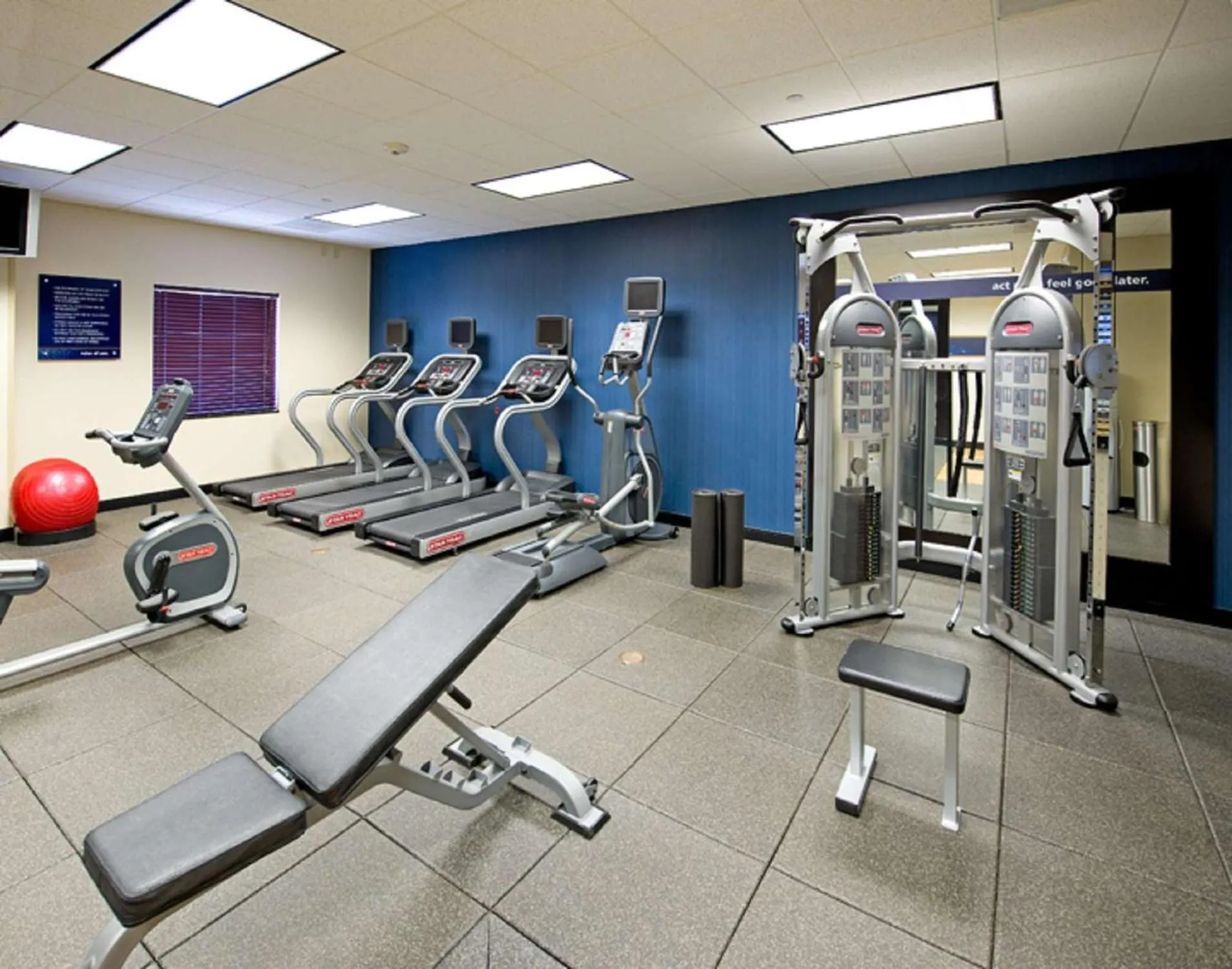 Fitness centre/facilities in Hampton Inn Schenectady Downtown
