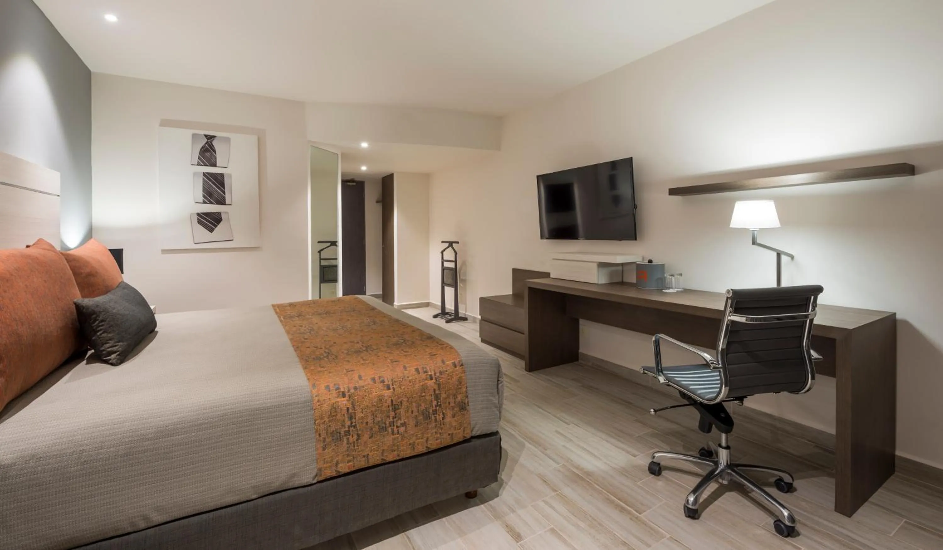 Photo of the whole room, Bed in Real Inn Perinorte