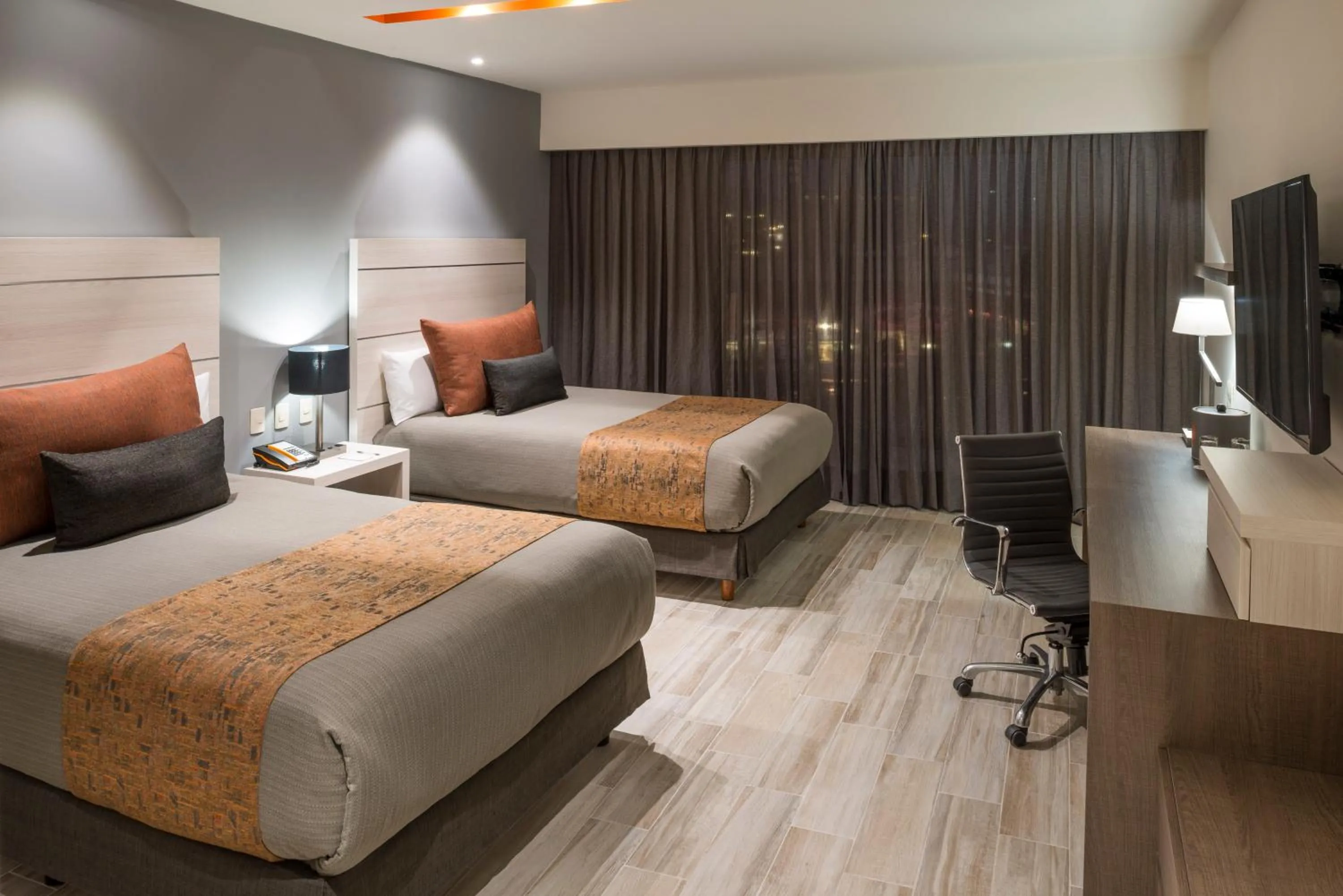 Photo of the whole room, Bed in Real Inn Perinorte