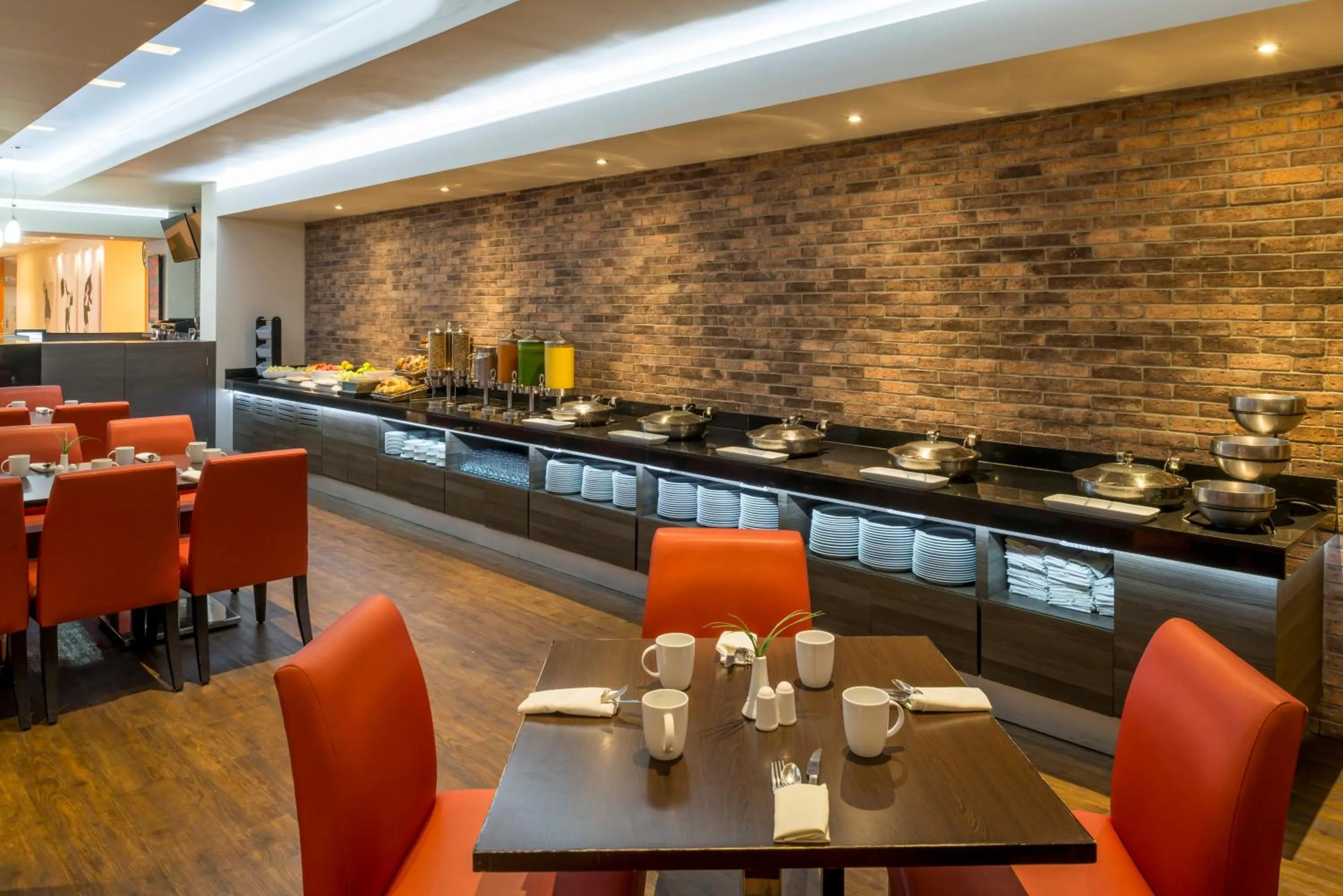 Restaurant/places to eat in Real Inn Perinorte