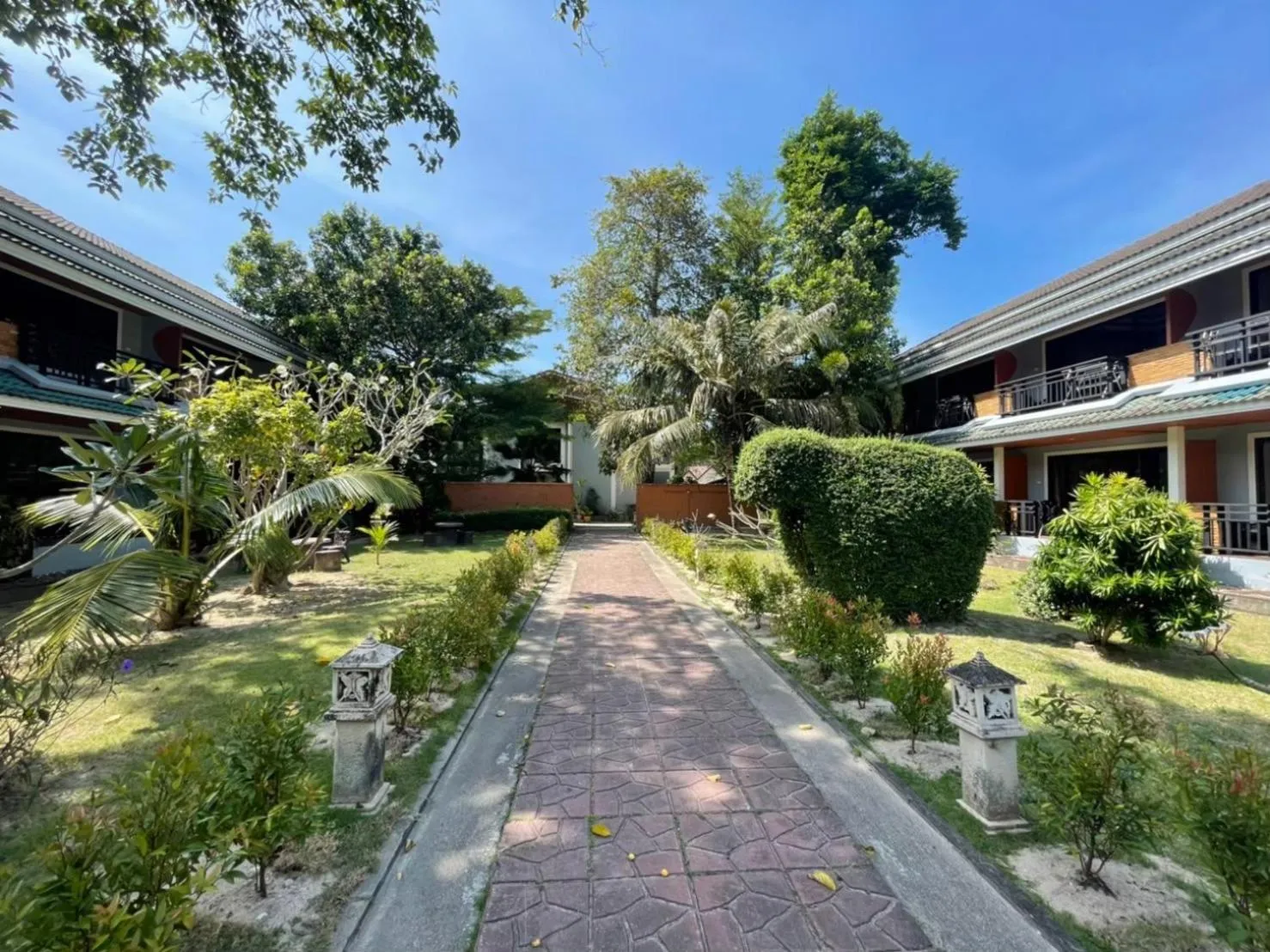 Property building in Phi Phi Andaman Beach Resort