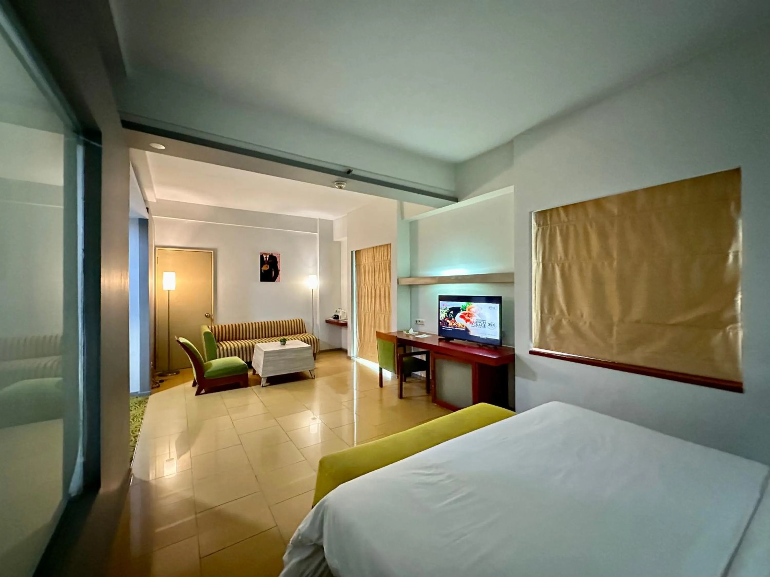 Photo of the whole room, Bed in Sparks Life Jakarta, ARTOTEL Curated