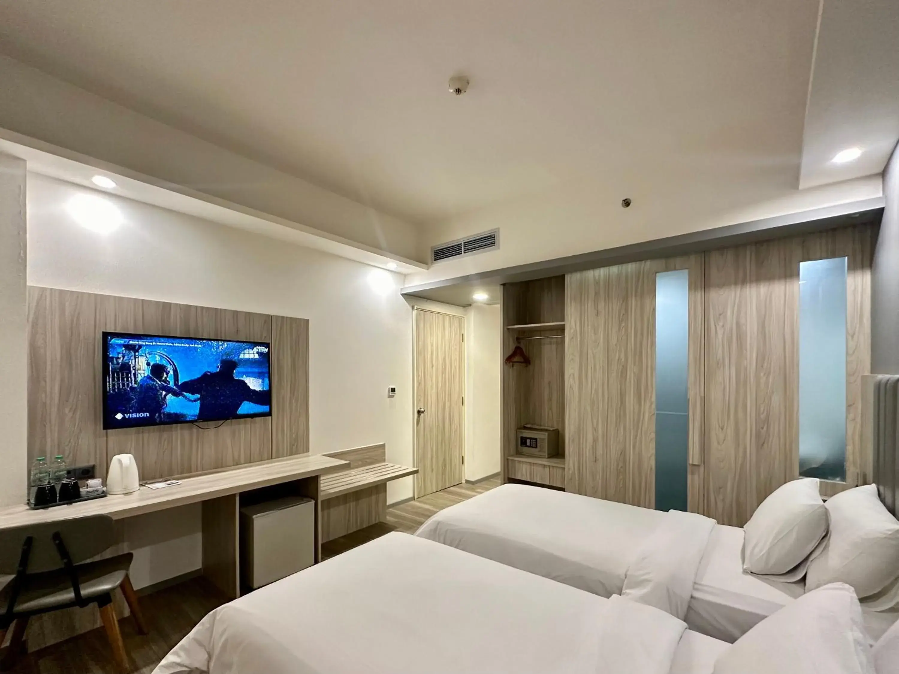 Deluxe Twin Room in Sparks Life Jakarta, ARTOTEL Curated Deluxe Twin Room in Sparks Life Jakarta, ARTOTEL Curated