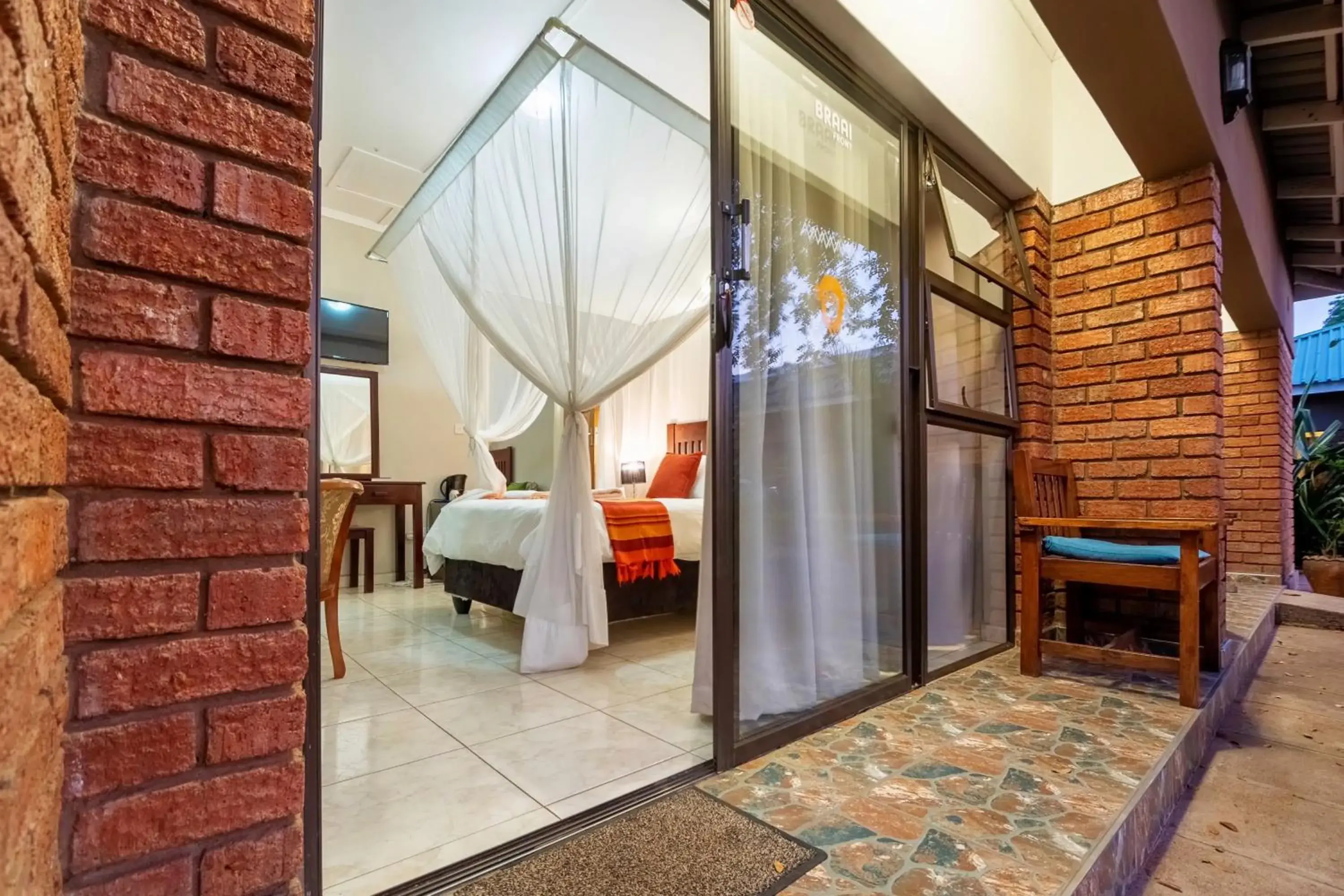 Deluxe Family Suite in Dzimbahwe Guest Lodge Deluxe Family Suite in Dzimbahwe Guest Lodge