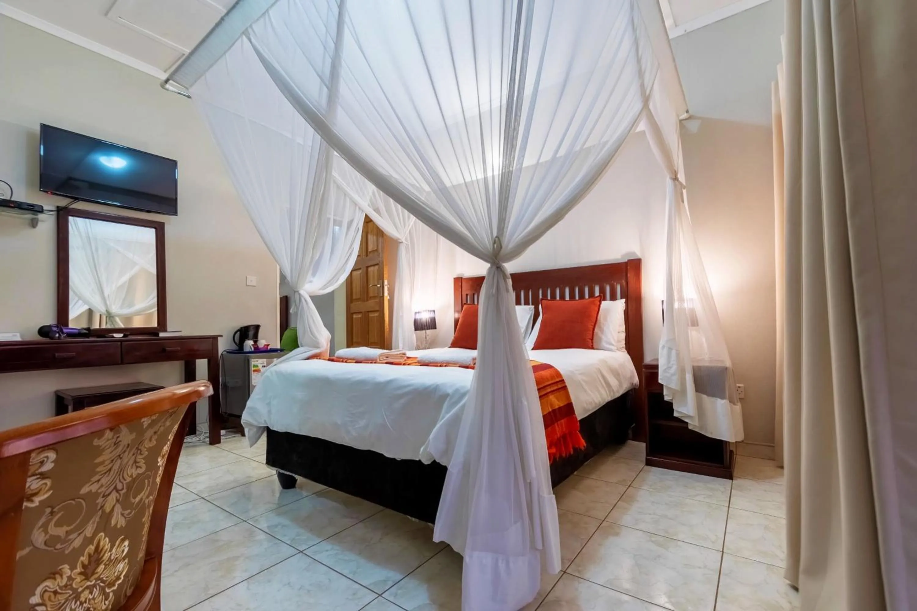 Bed in Dzimbahwe Guest Lodge