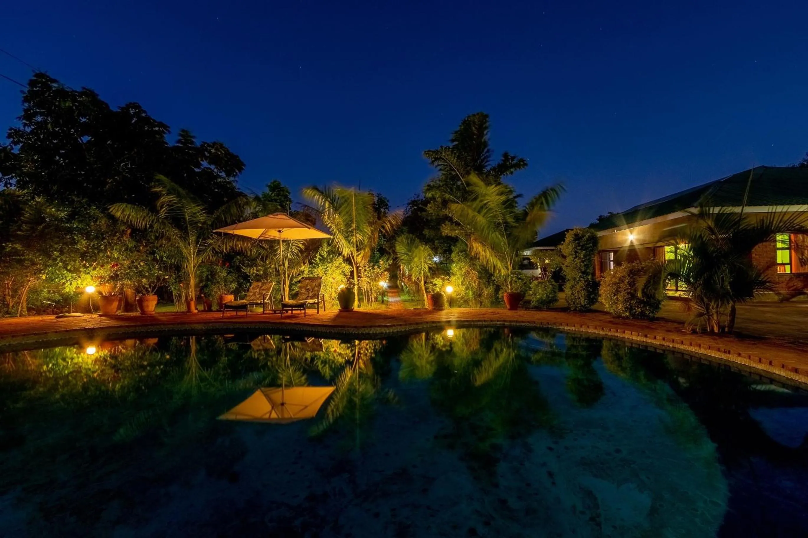 Night in Dzimbahwe Guest Lodge