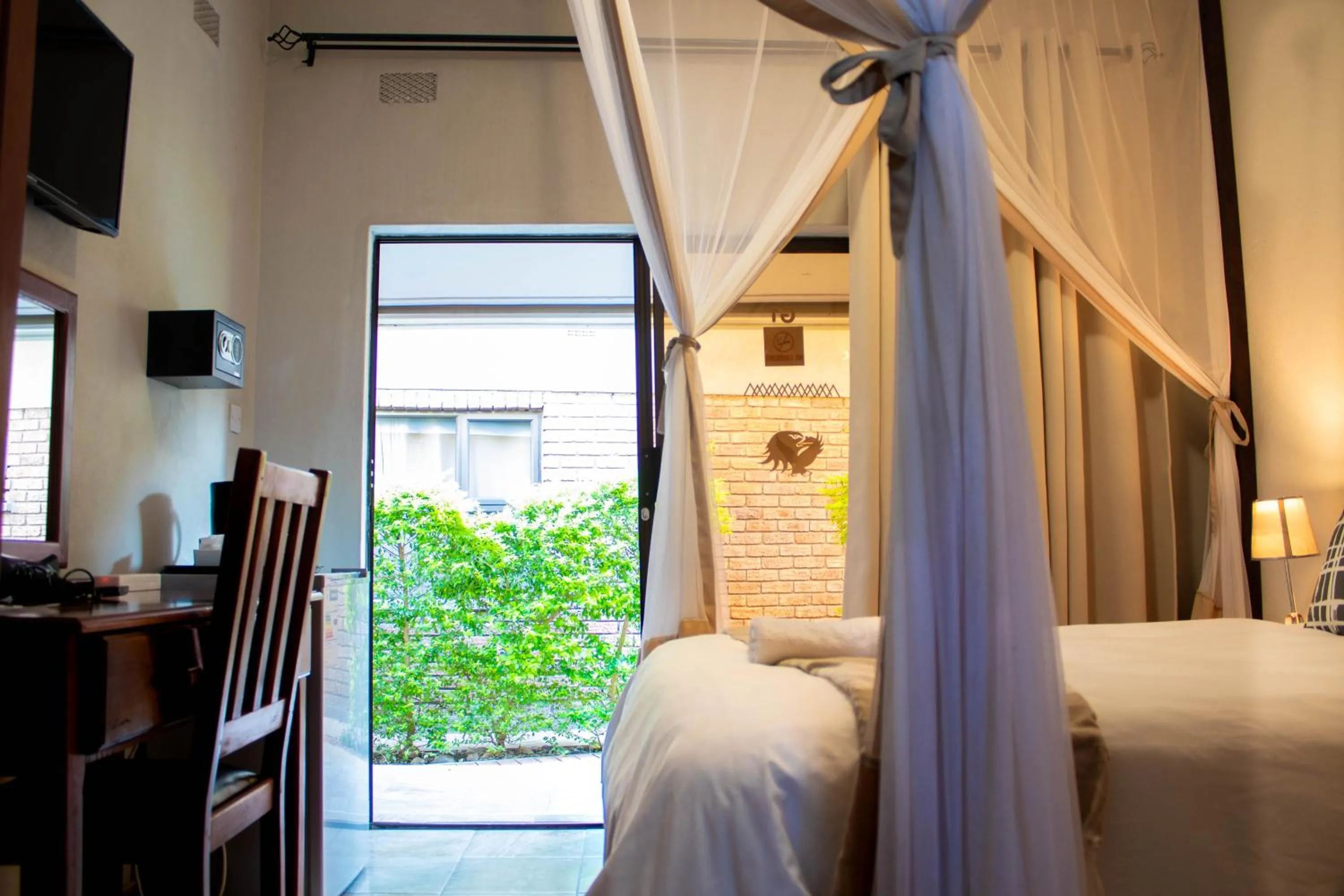 Bed in Dzimbahwe Guest Lodge