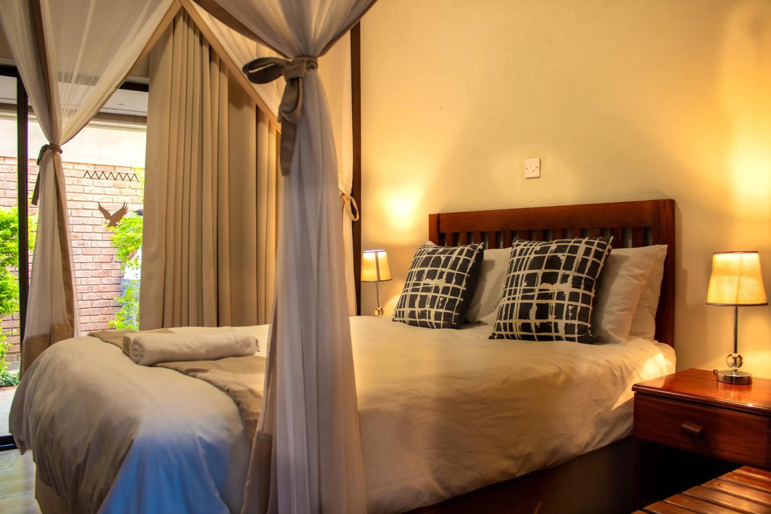 Bed in Dzimbahwe Guest Lodge