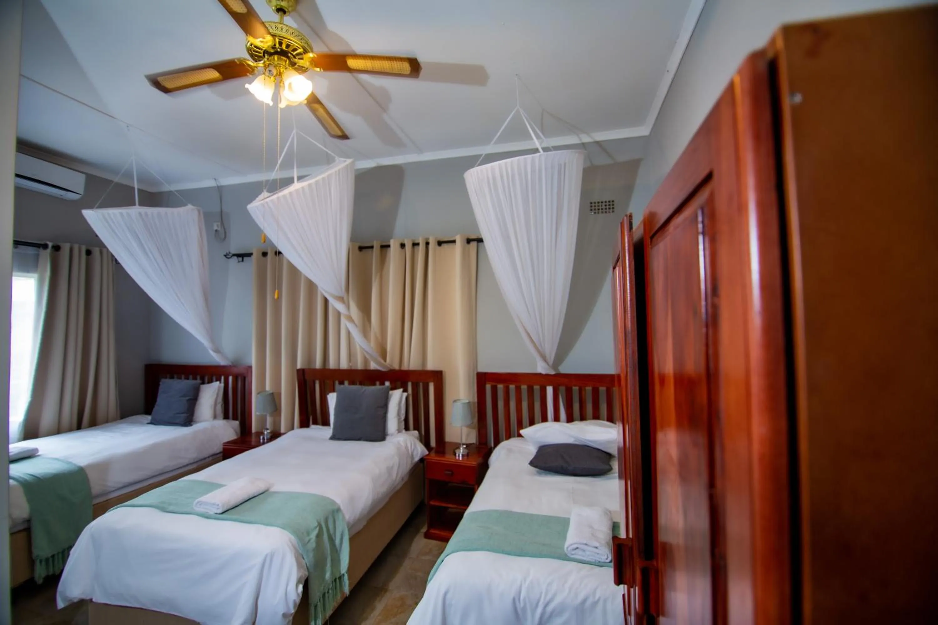 Bed in Dzimbahwe Guest Lodge