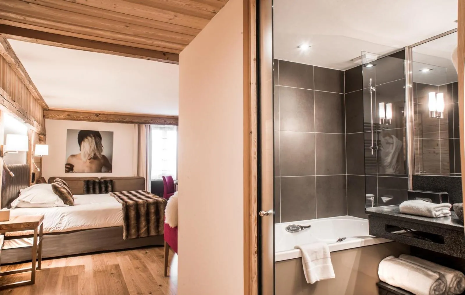 Bathroom, Bed in Au Coeur du Village