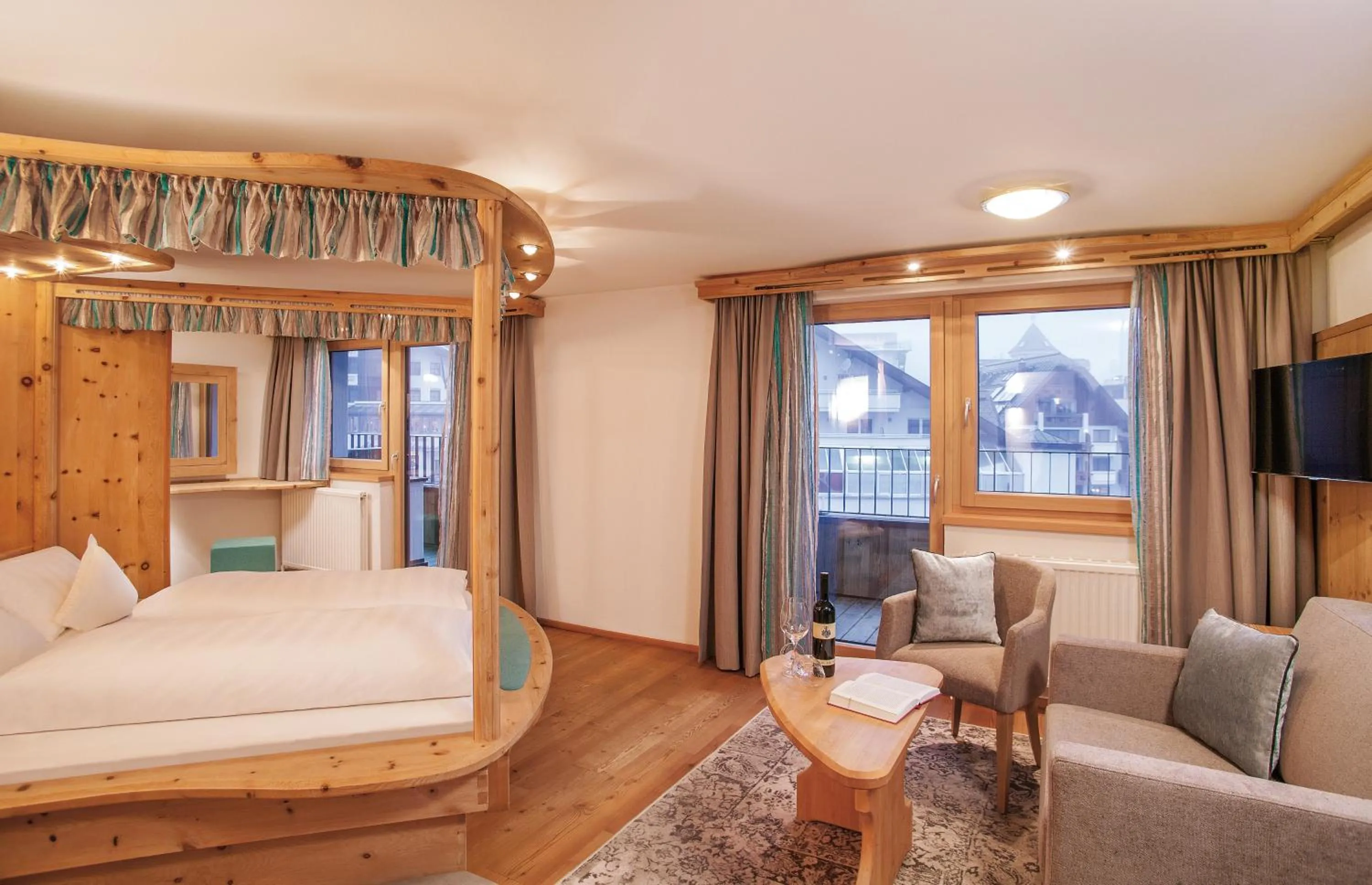 Photo of the whole room, Bed in Hotel Piz Buin