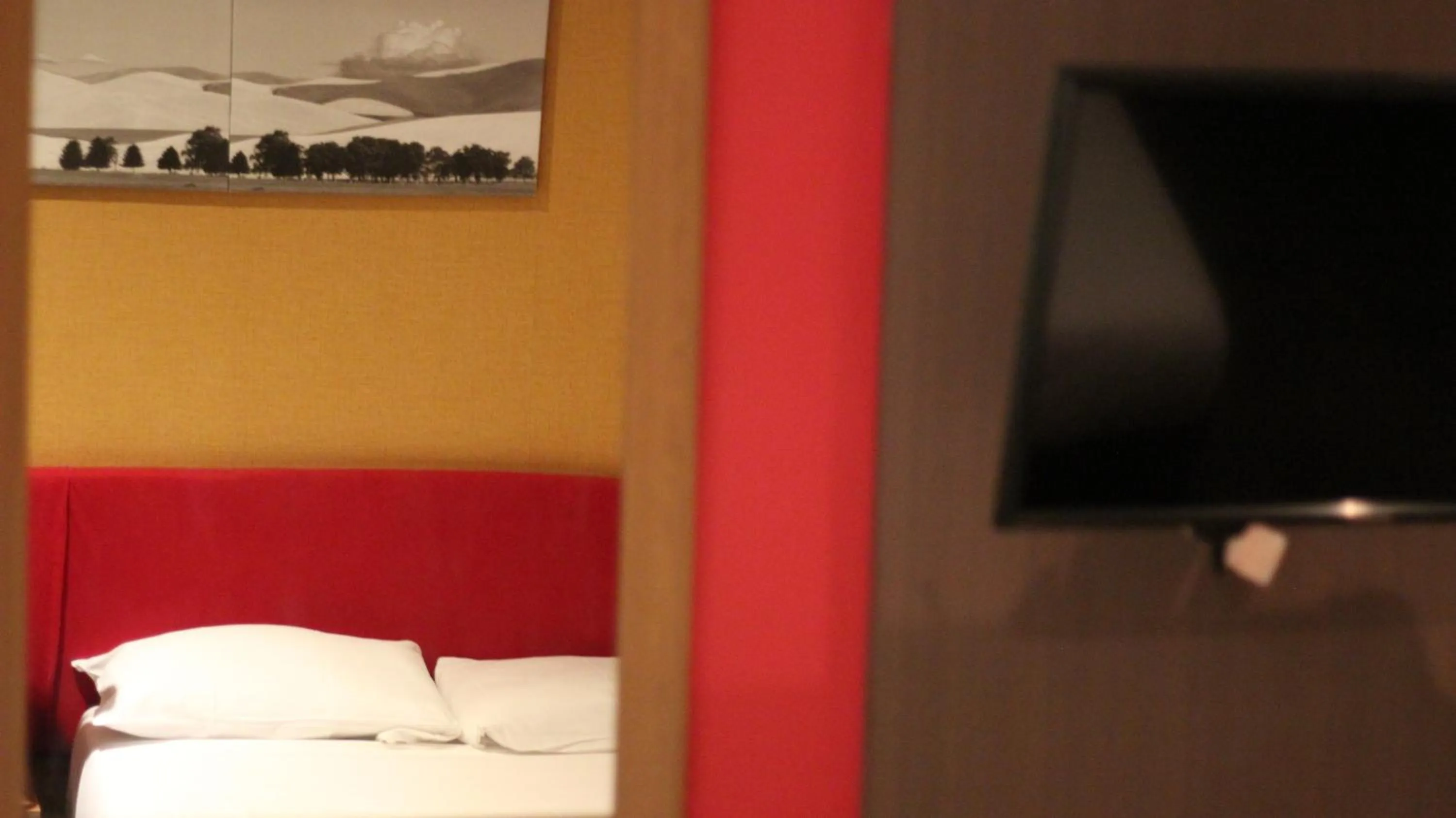 Bed in The Bull and Bush Hotel Kingston