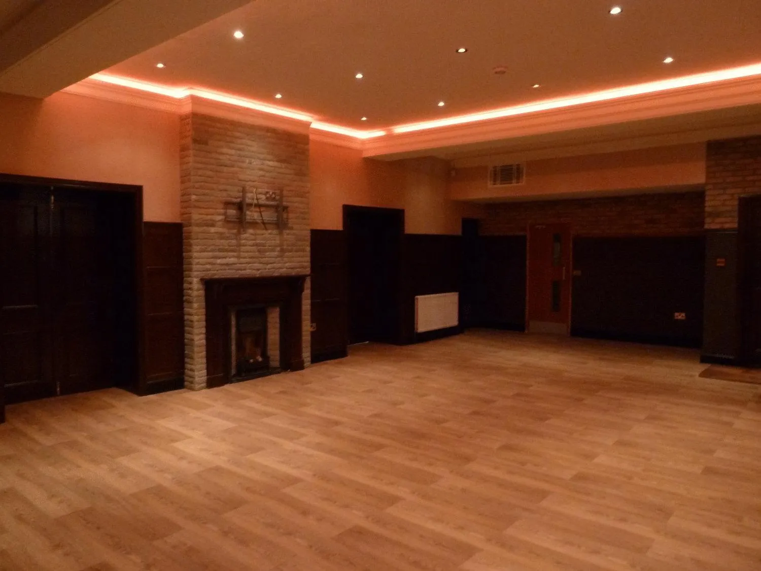 Lounge or bar in The Bull and Bush Hotel Kingston