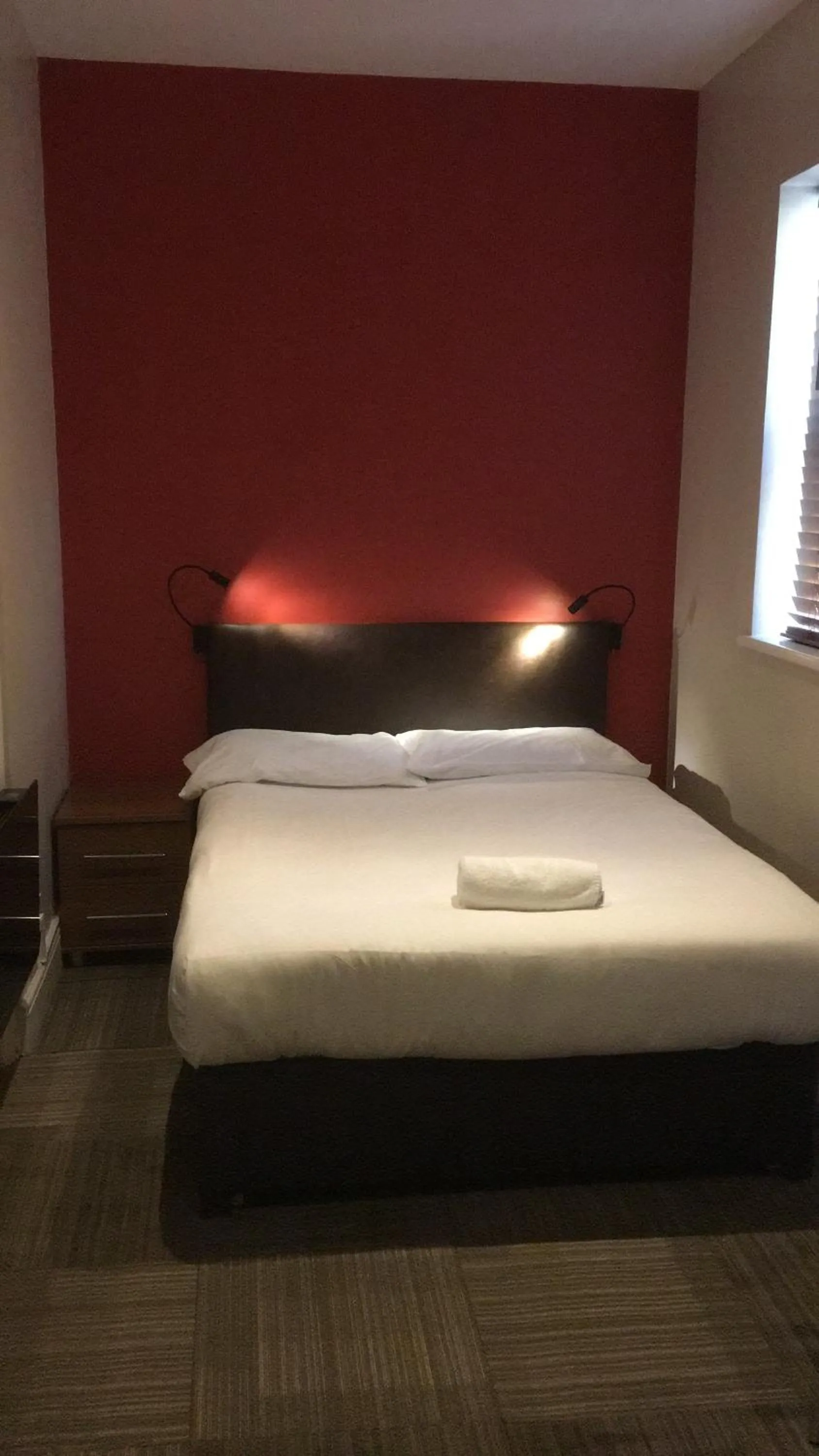 Bed in The Bull and Bush Hotel Kingston