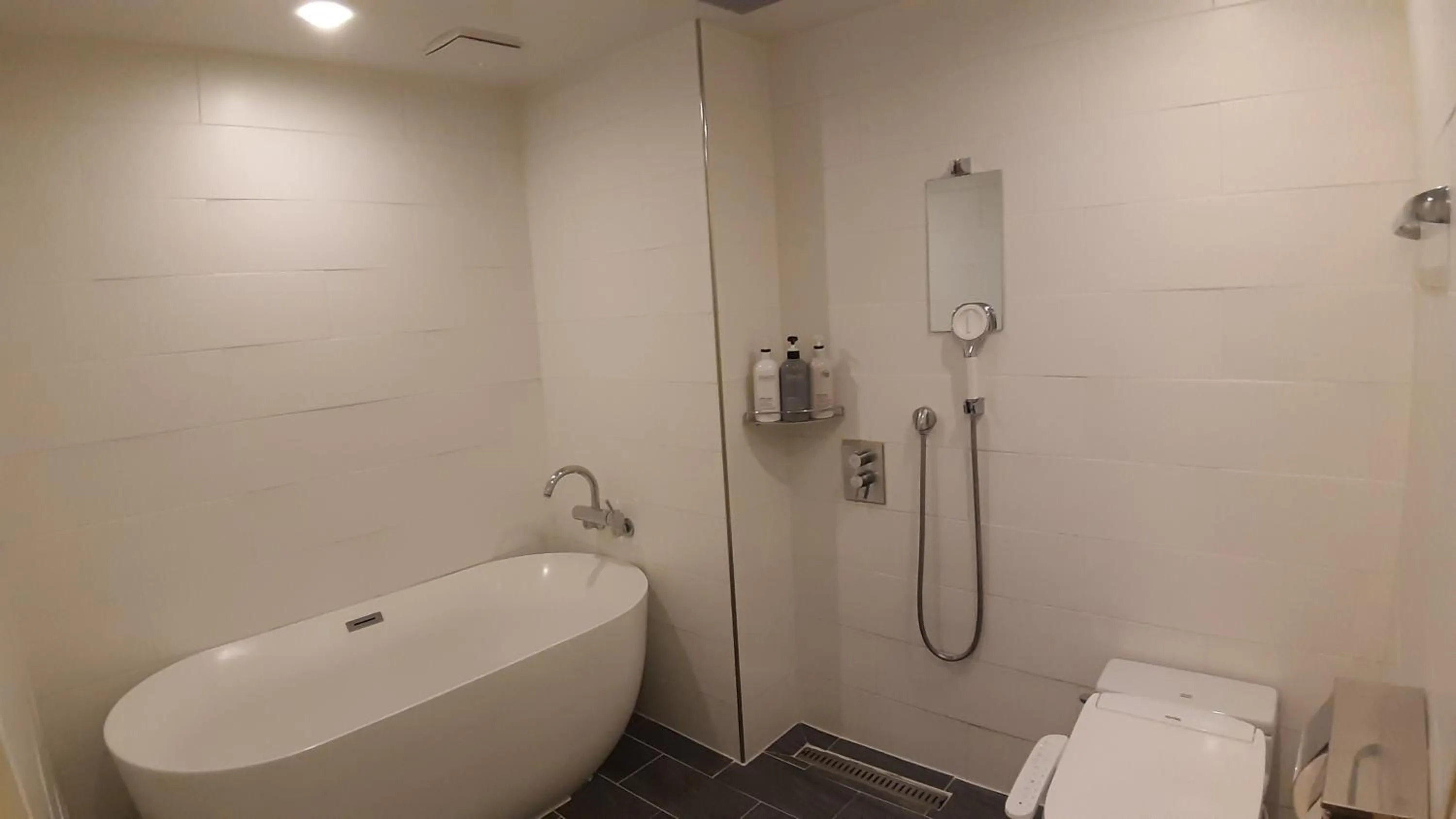 Shower in Vovo Hotel