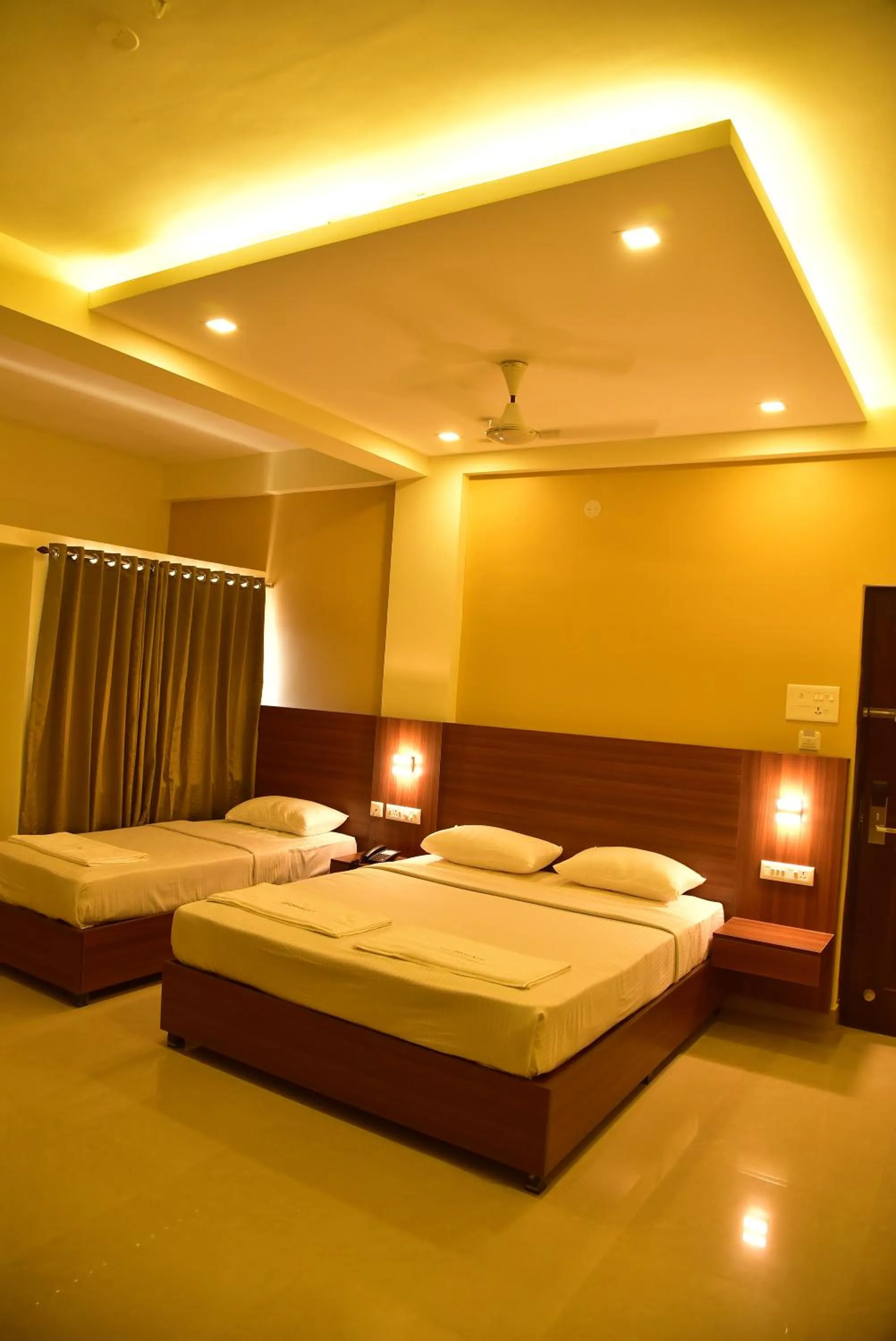 Bed in Hotel Citywalk Residency