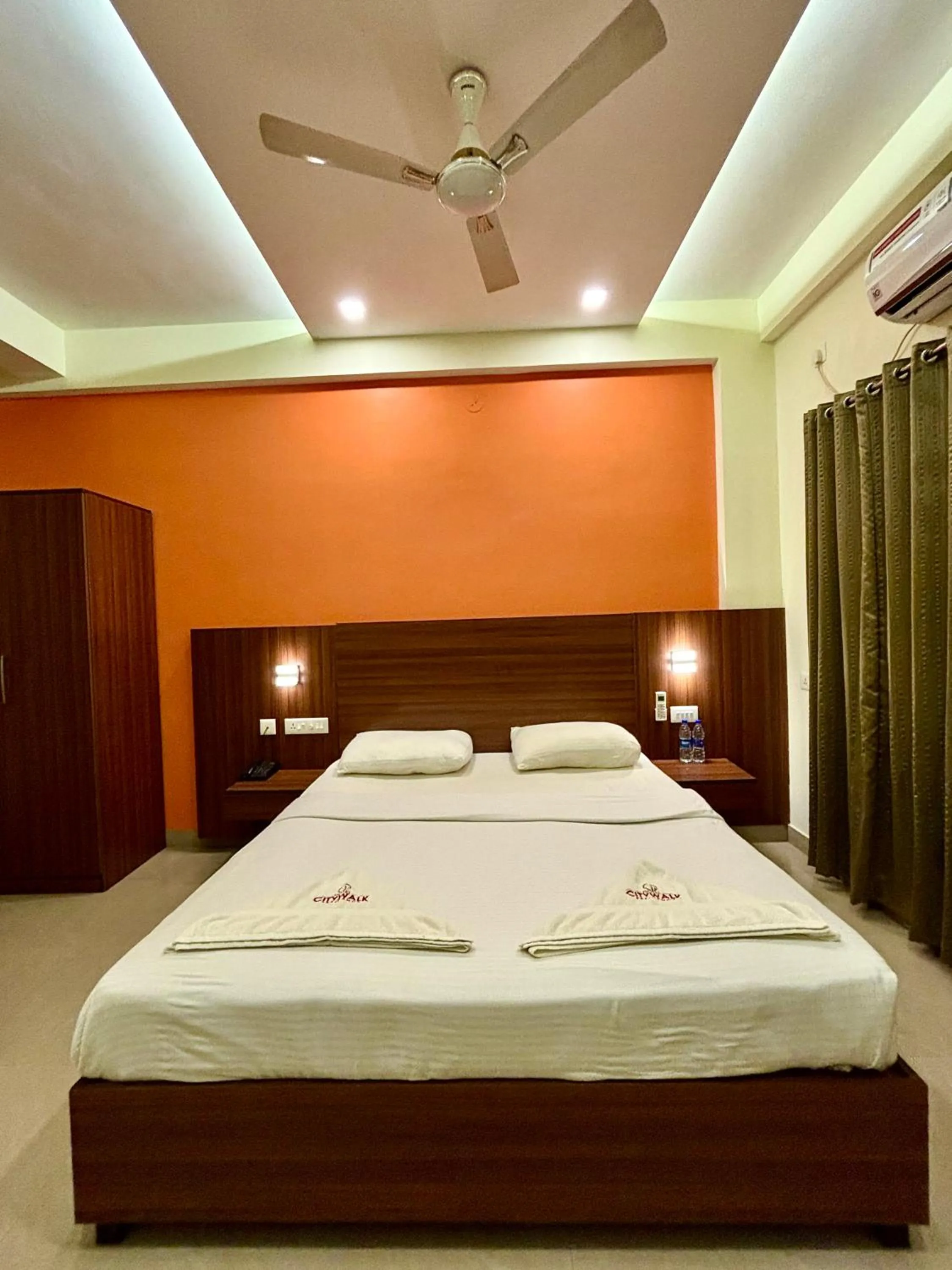 Bed in Hotel Citywalk Residency