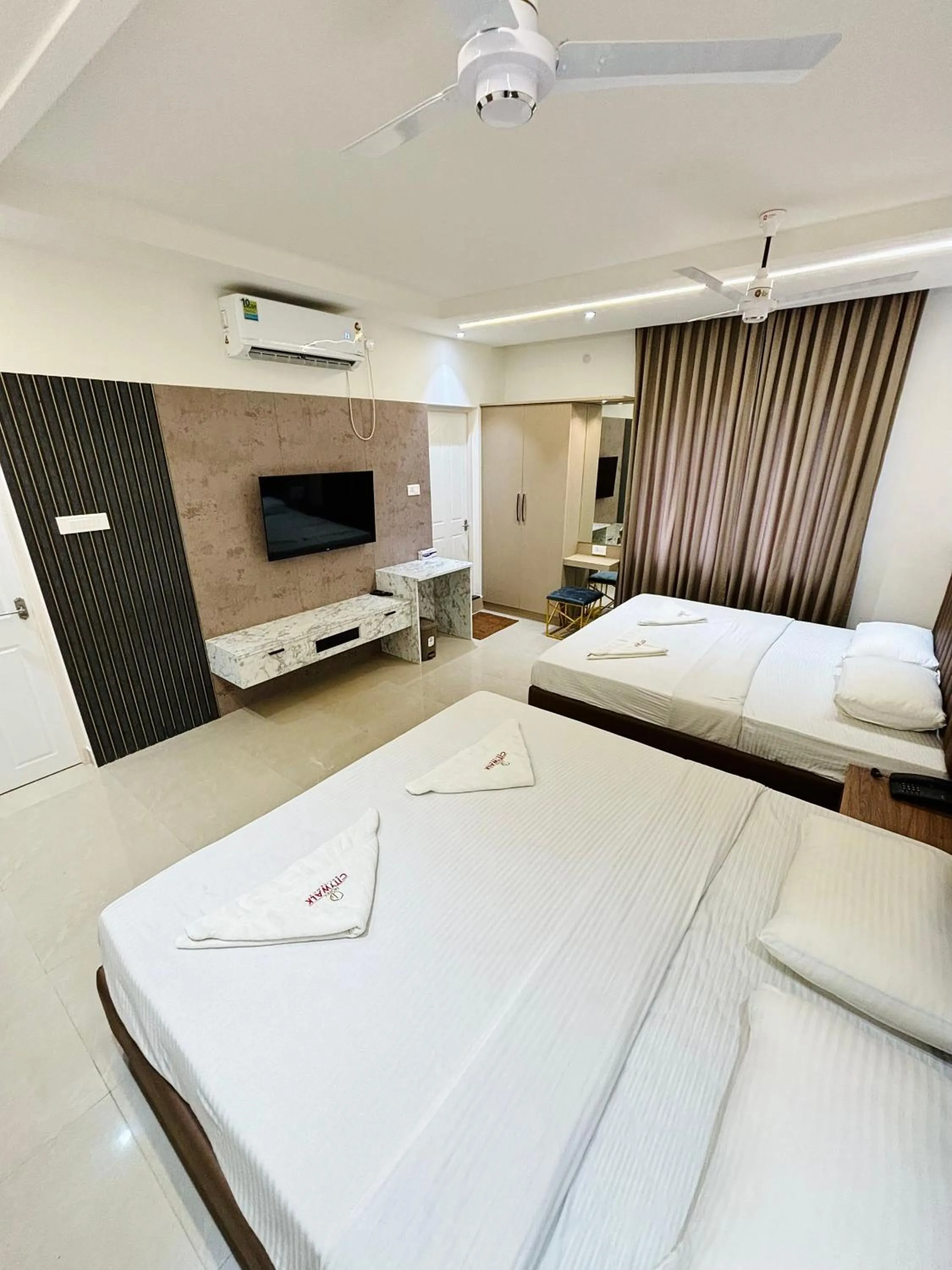 Bed in Hotel Citywalk Residency