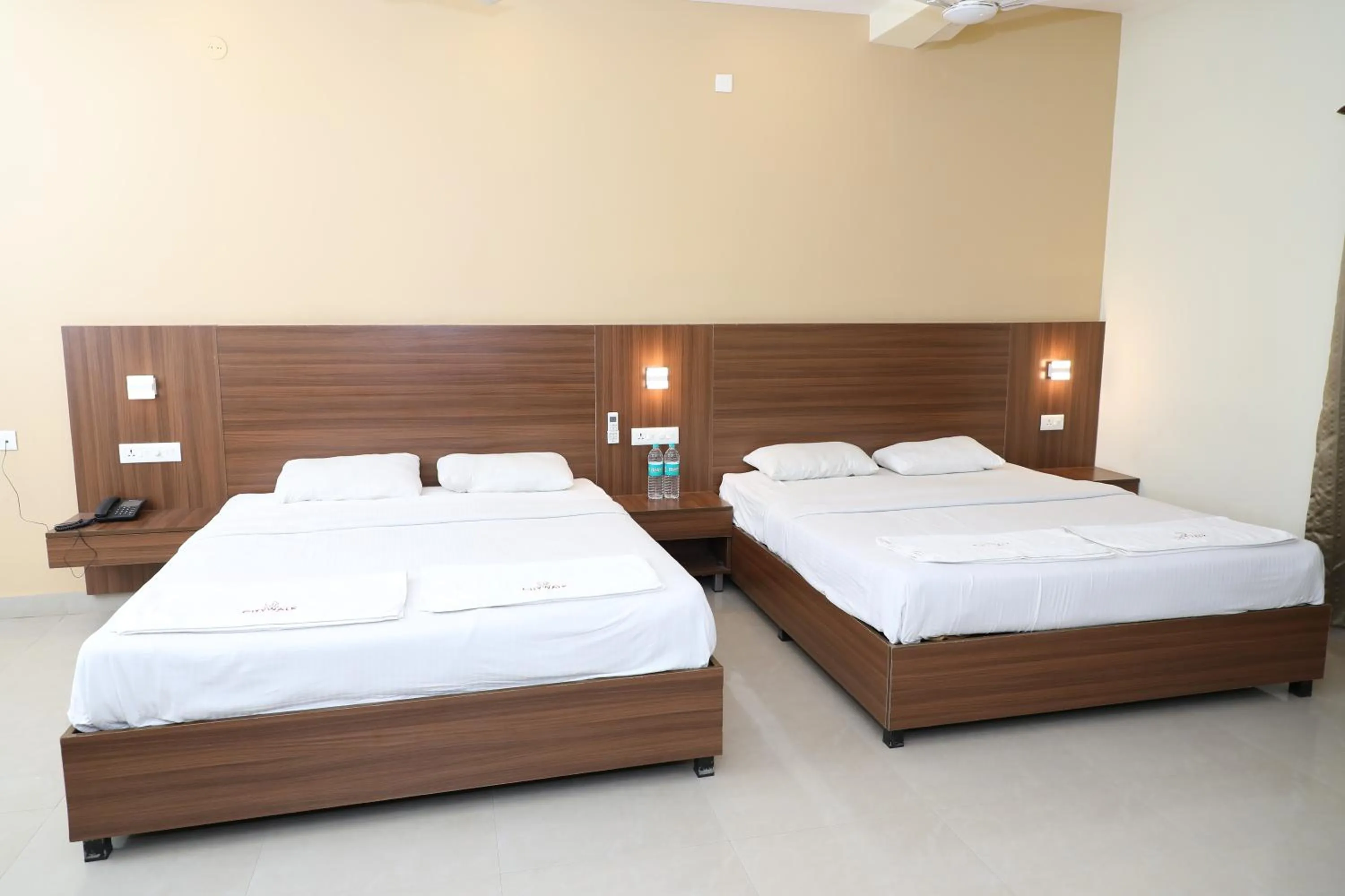 Bed in Hotel Citywalk Residency