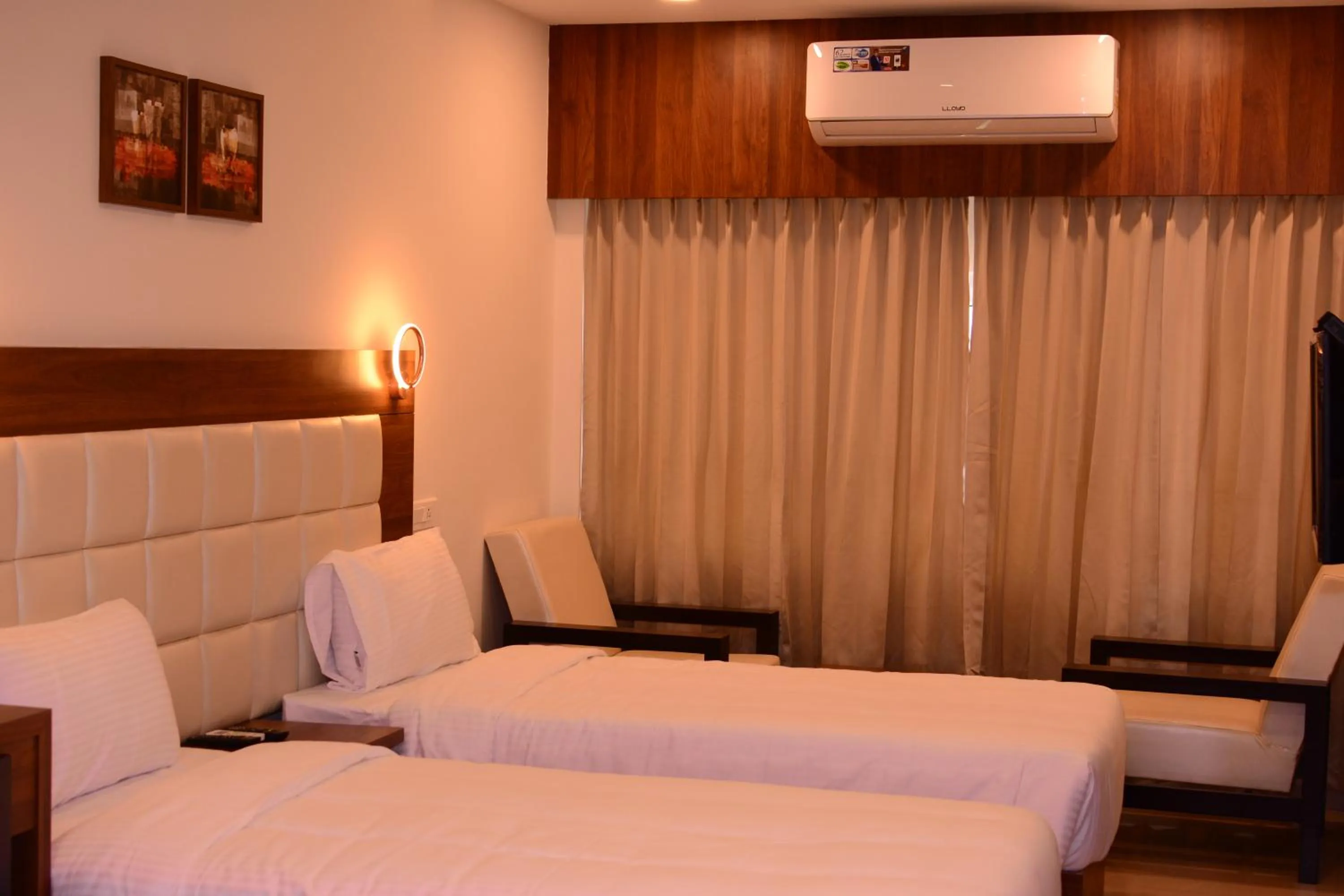 Bed in Alhind Calicut Tower