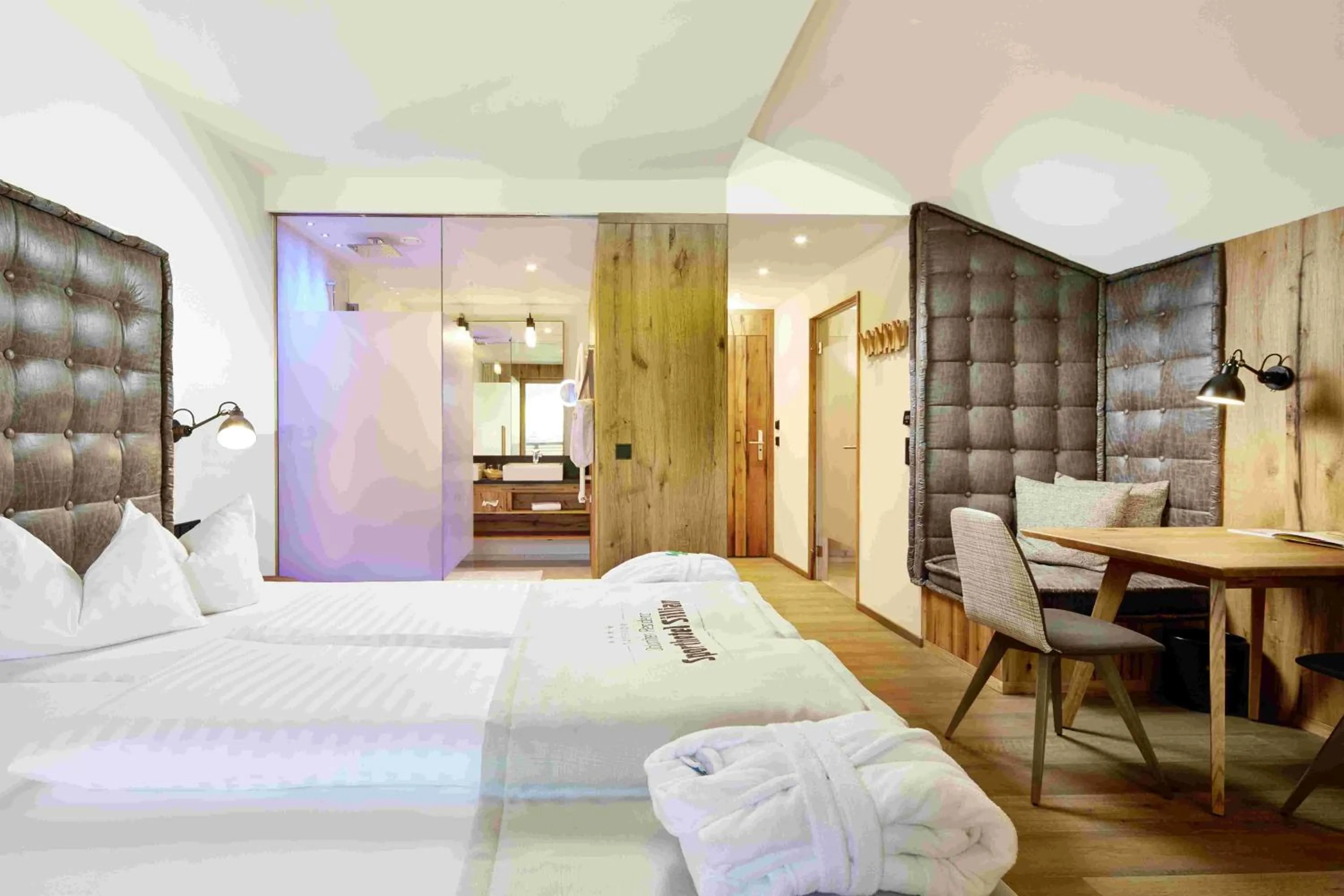 Photo of the whole room, Bed in Dolomiten Residenz - Sporthotel Sillian