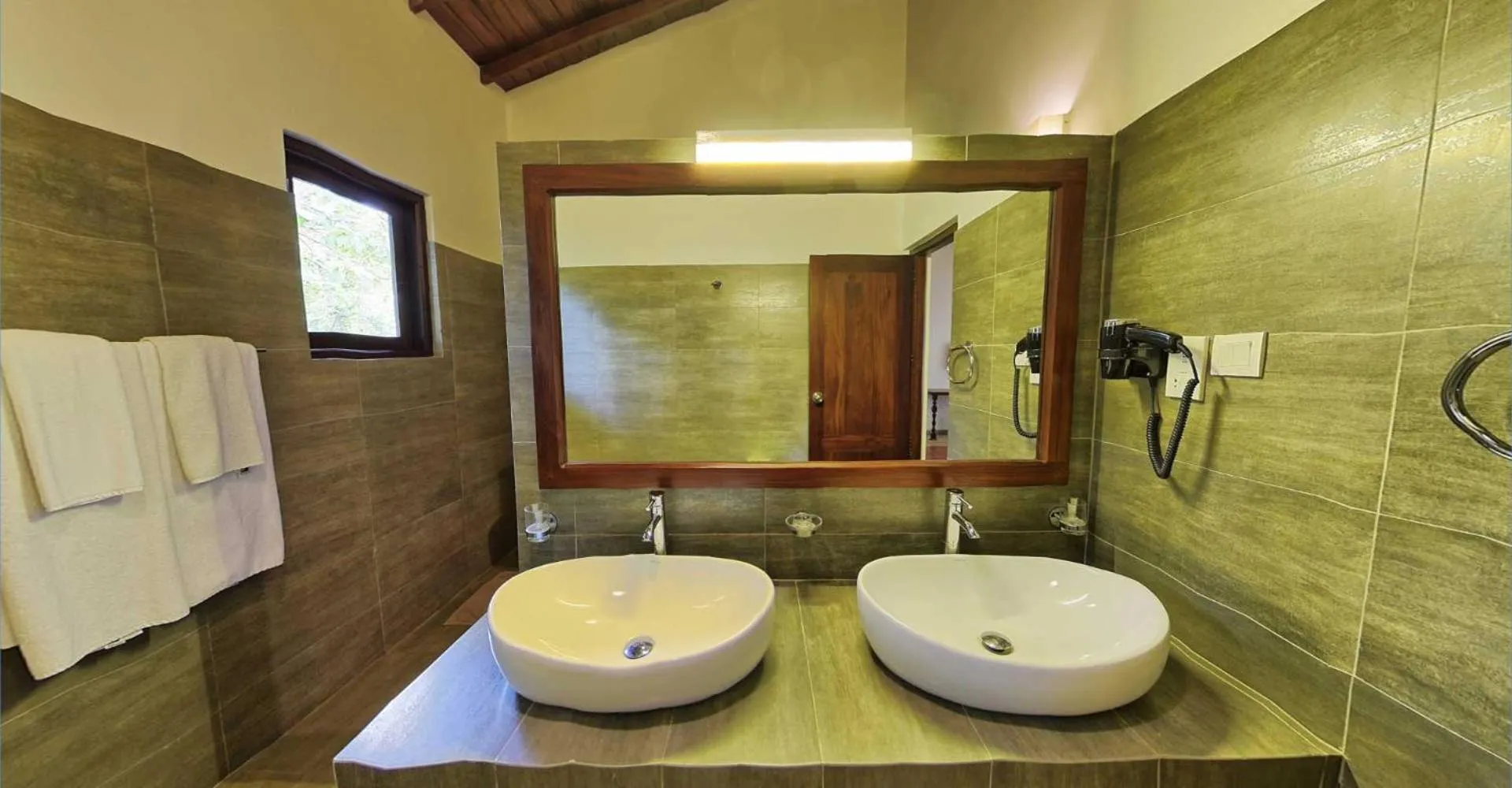 Bathroom in Ehalagala Lake Resort