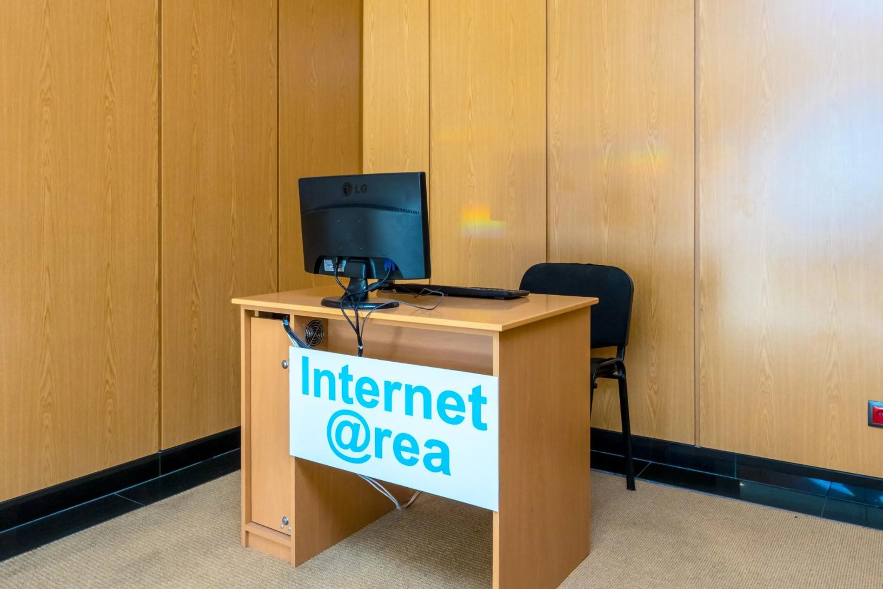 Business facilities in Tropical Sol