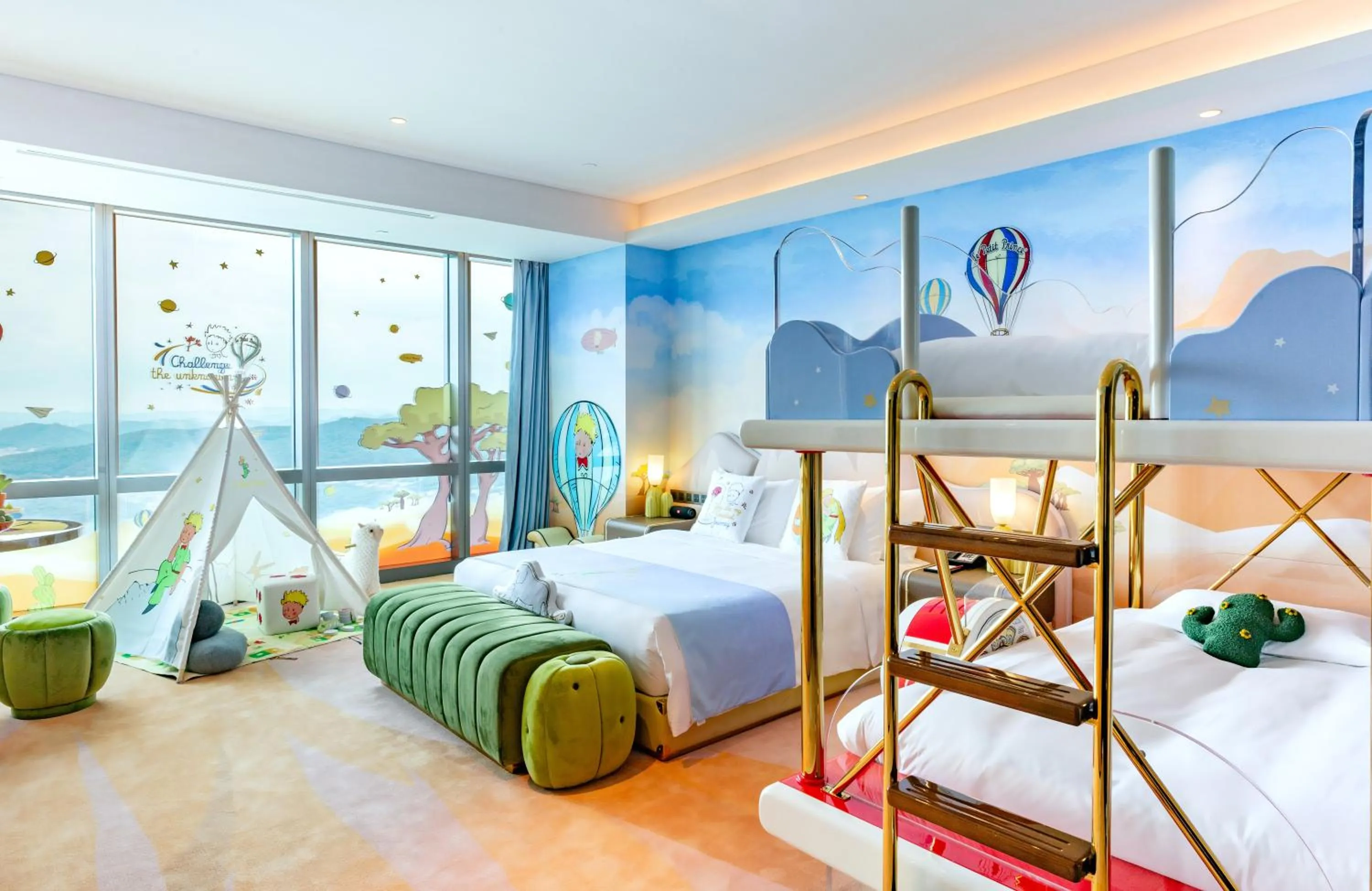 Photo of the whole room, Bed in Grand Hyatt Changsha