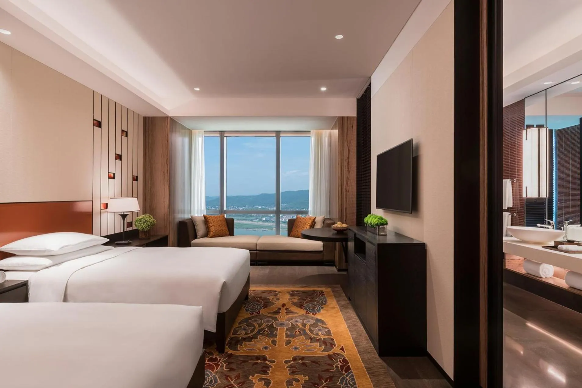 Photo of the whole room, Bed in Grand Hyatt Changsha