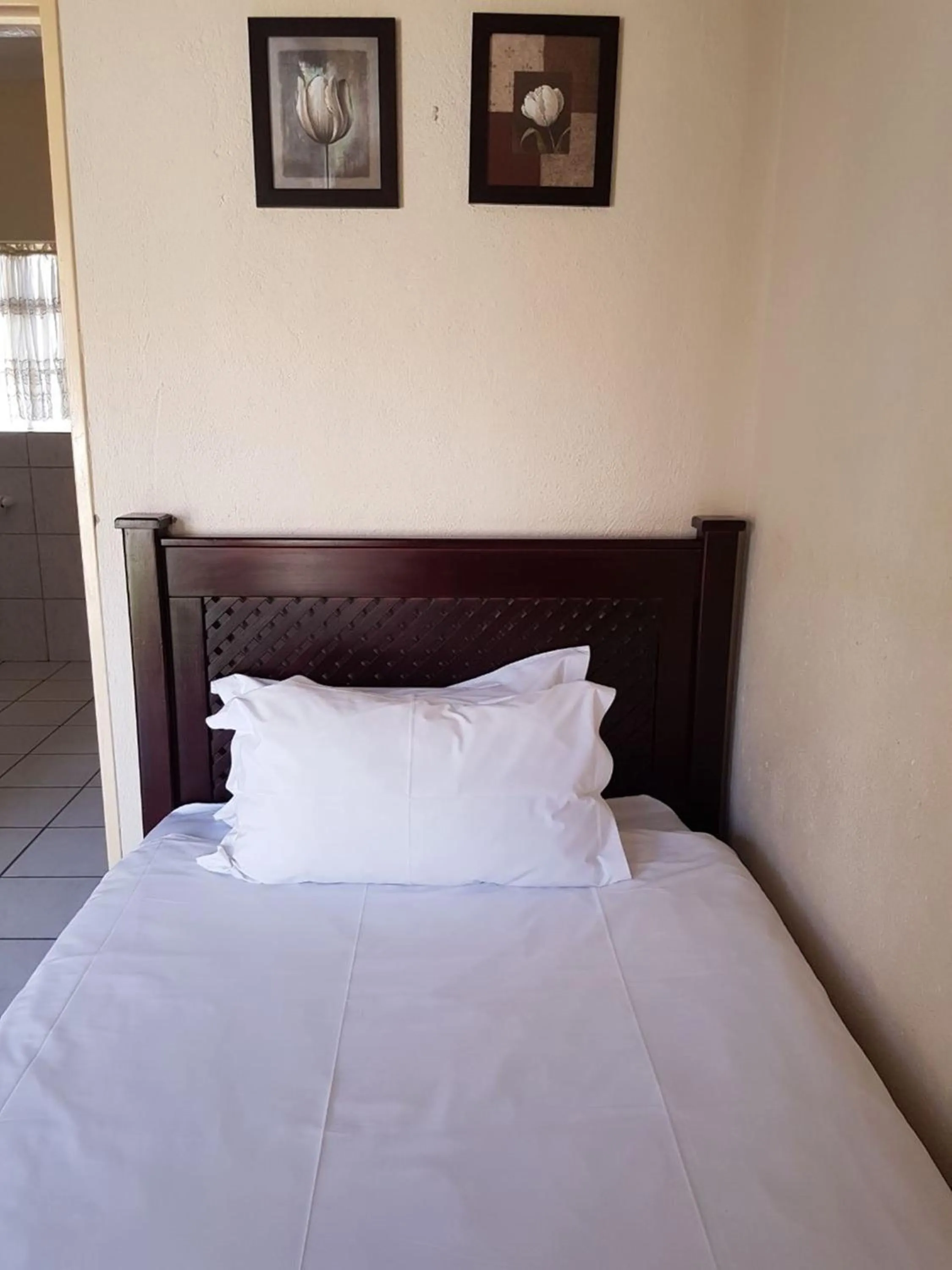 Bed in Marlot Guest House