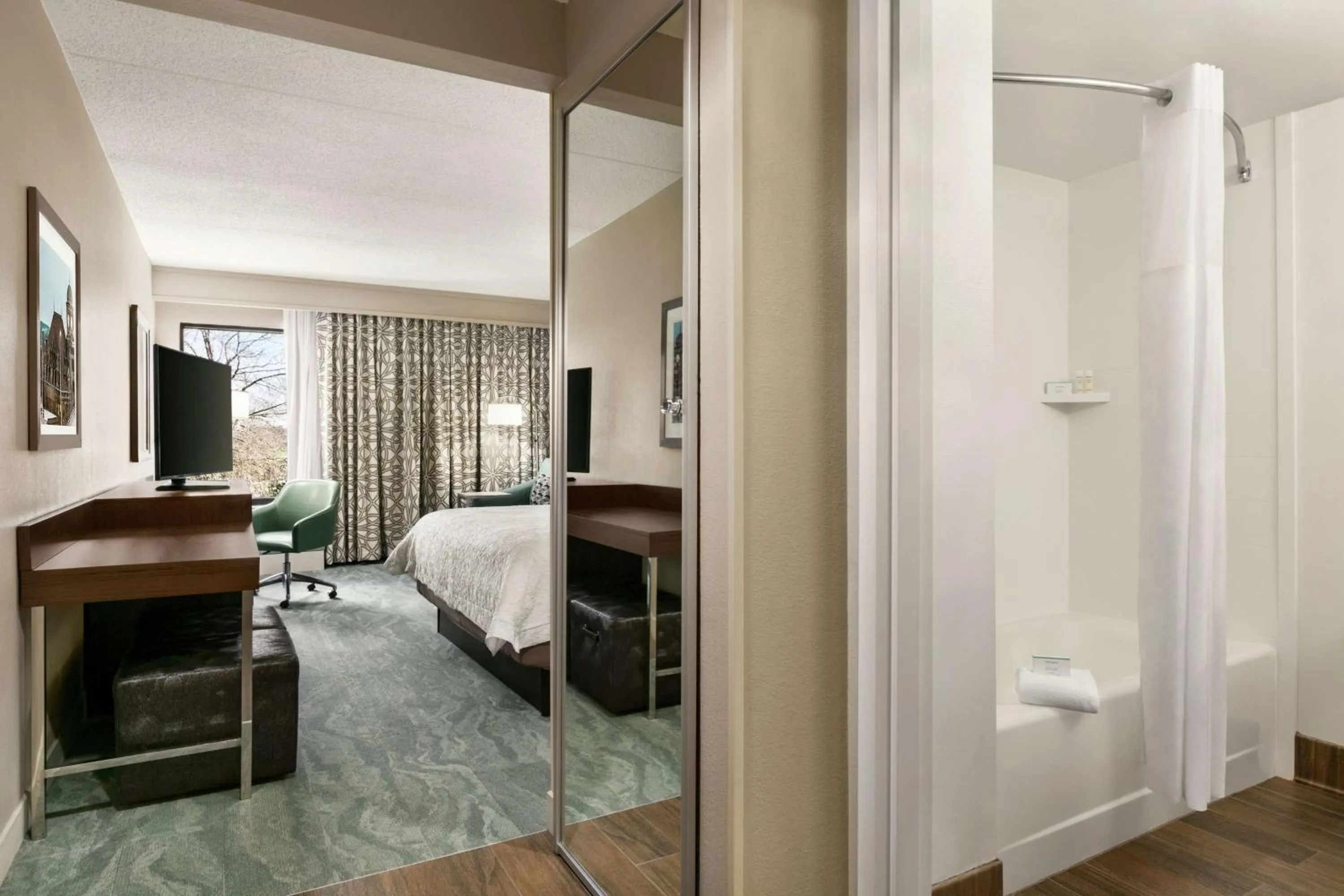 Bedroom, Bed in Hampton Inn Richmond/Ashland